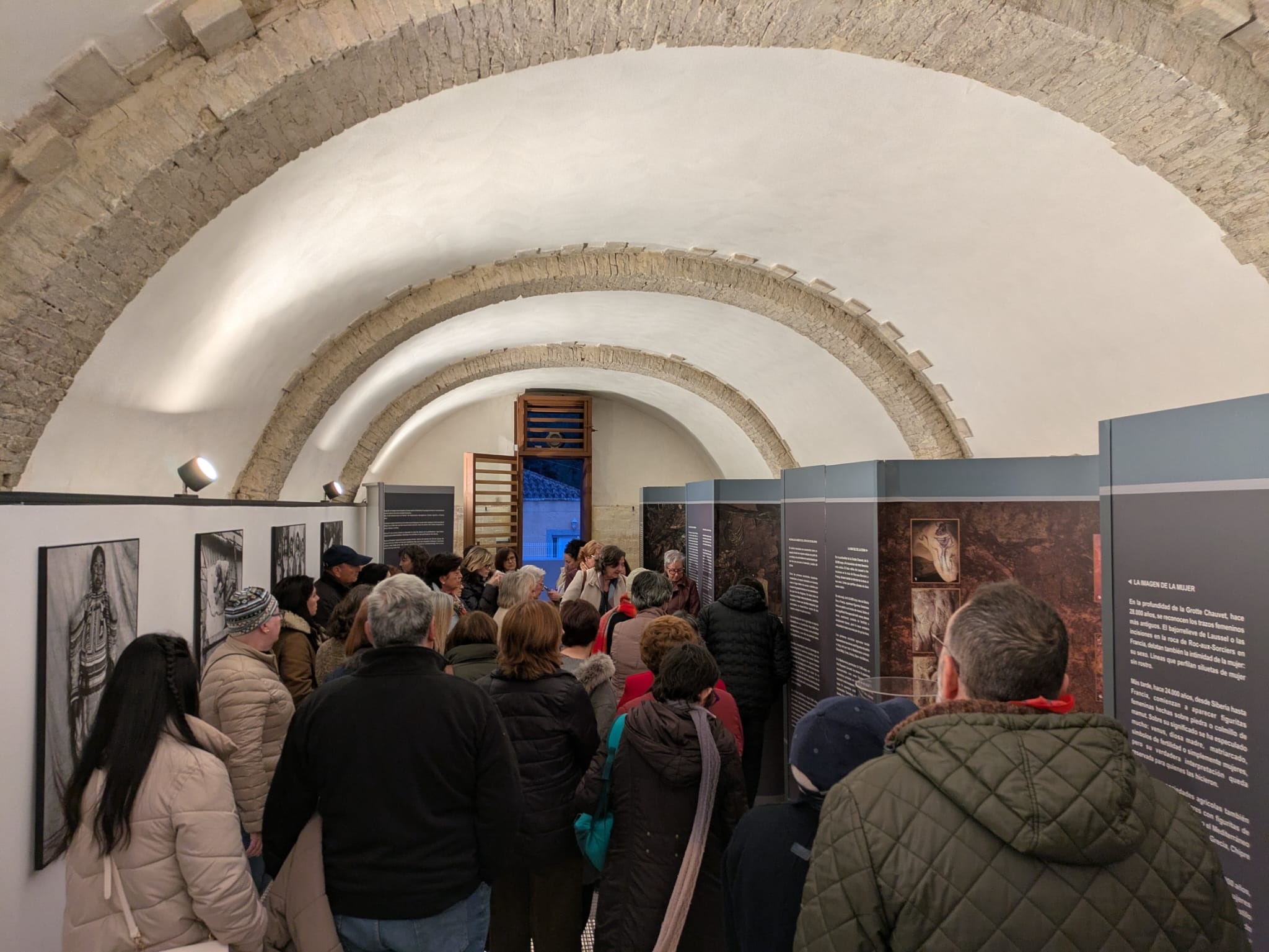 Inauguraci&oacute;n exposici&oacute;n dones en la Prehist&ograve;ria Olocau 1