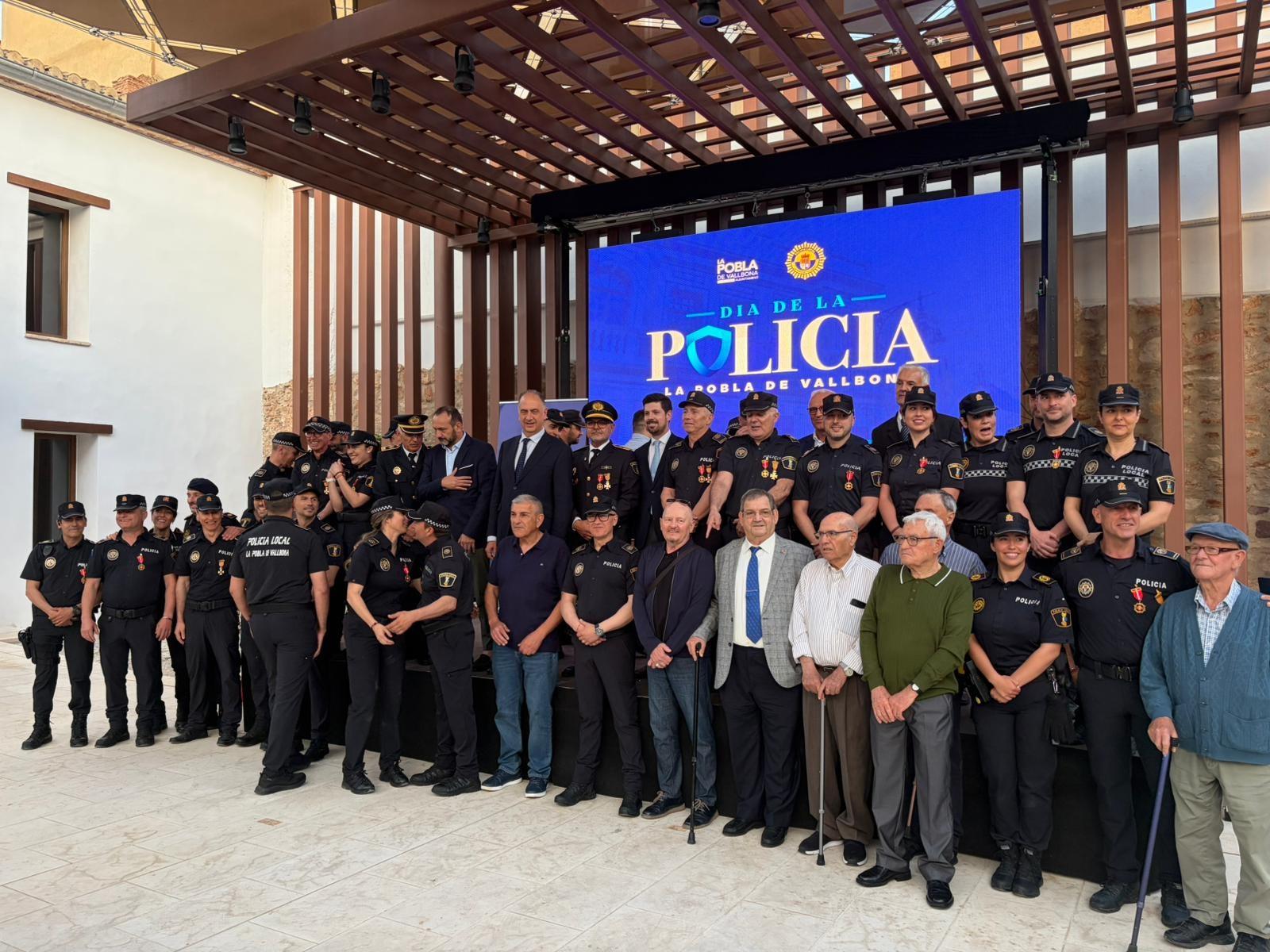 Assistència d'Antonio Ropero a l'acte de celebració del Dia de la Policia a la Pobla de Vallbona Olocau 2