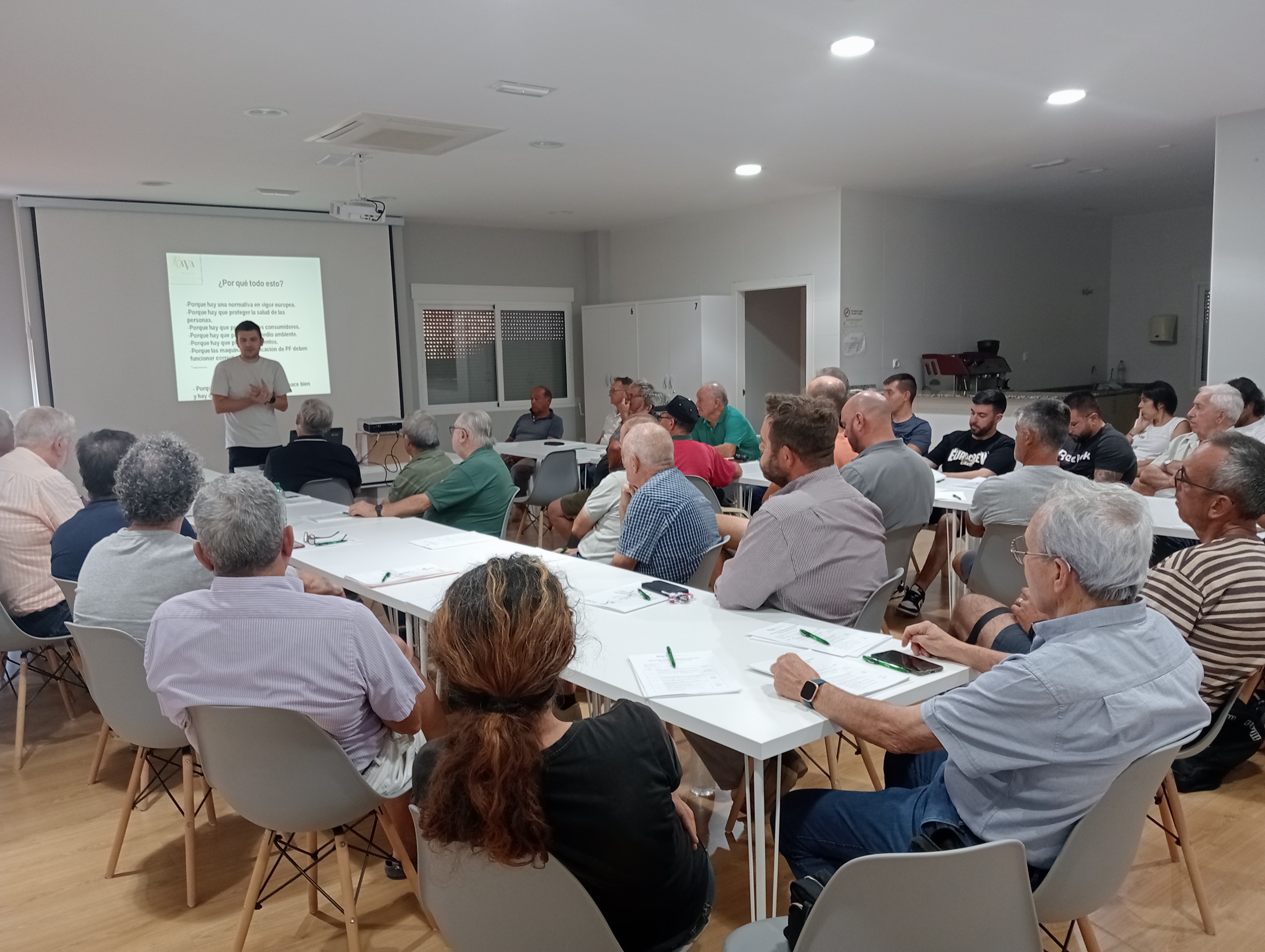 Curso de renovaci&oacute;n del carn&eacute; de usuario de productos fitosanitarios de la Asociaci&oacute;n Valenciana de Agricultores (AVA) Olocau