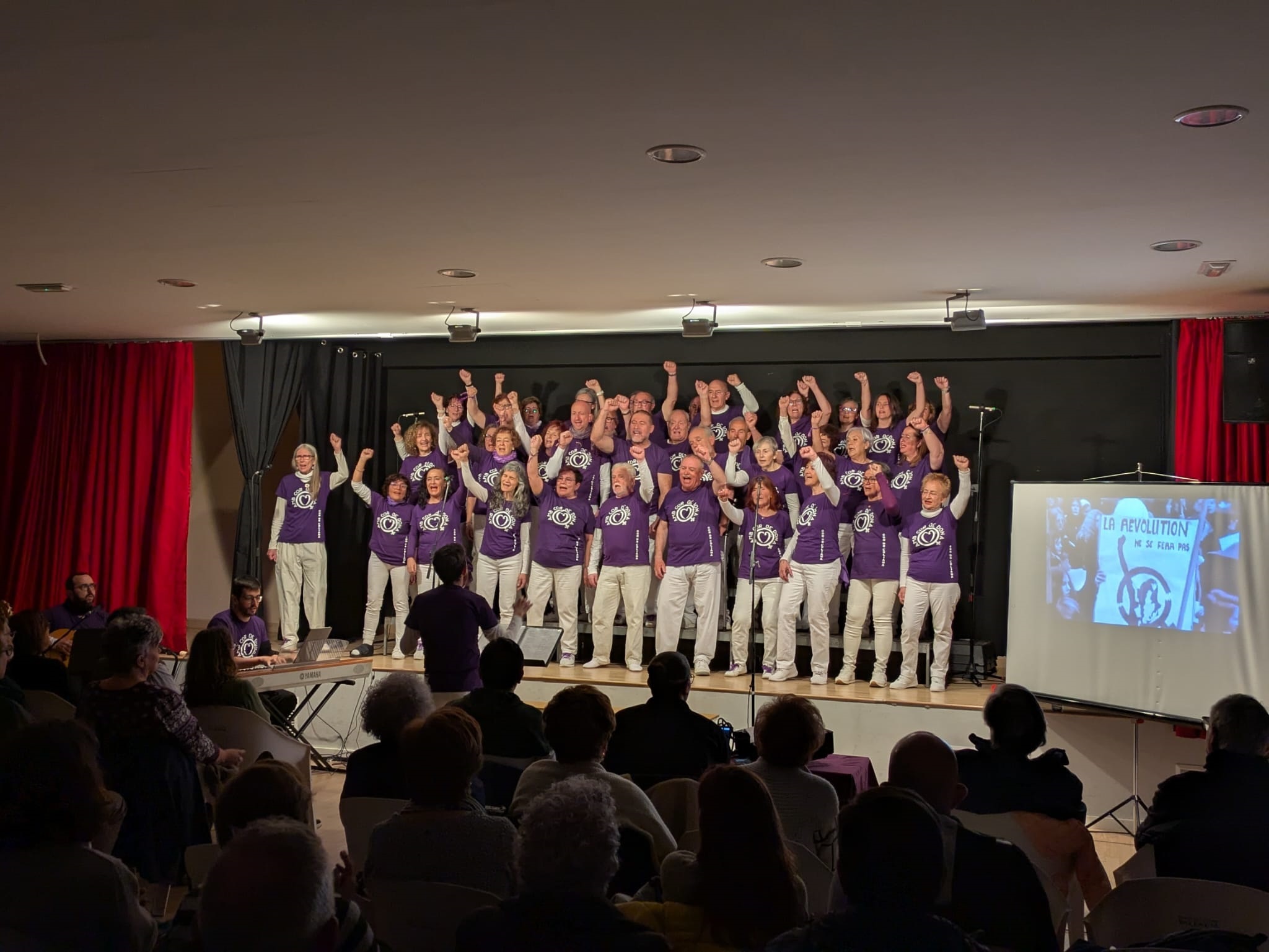 Amb COR de DONA Olocau 1