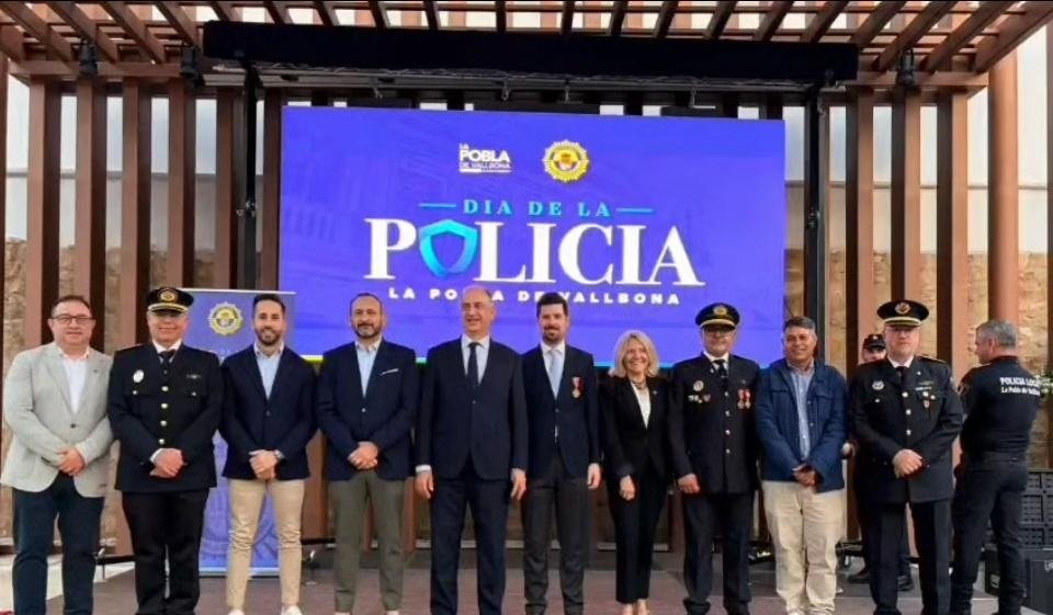 Assistència d'Antonio Ropero a l'acte de celebració del Dia de la Policia a la Pobla de Vallbona Olocau 1