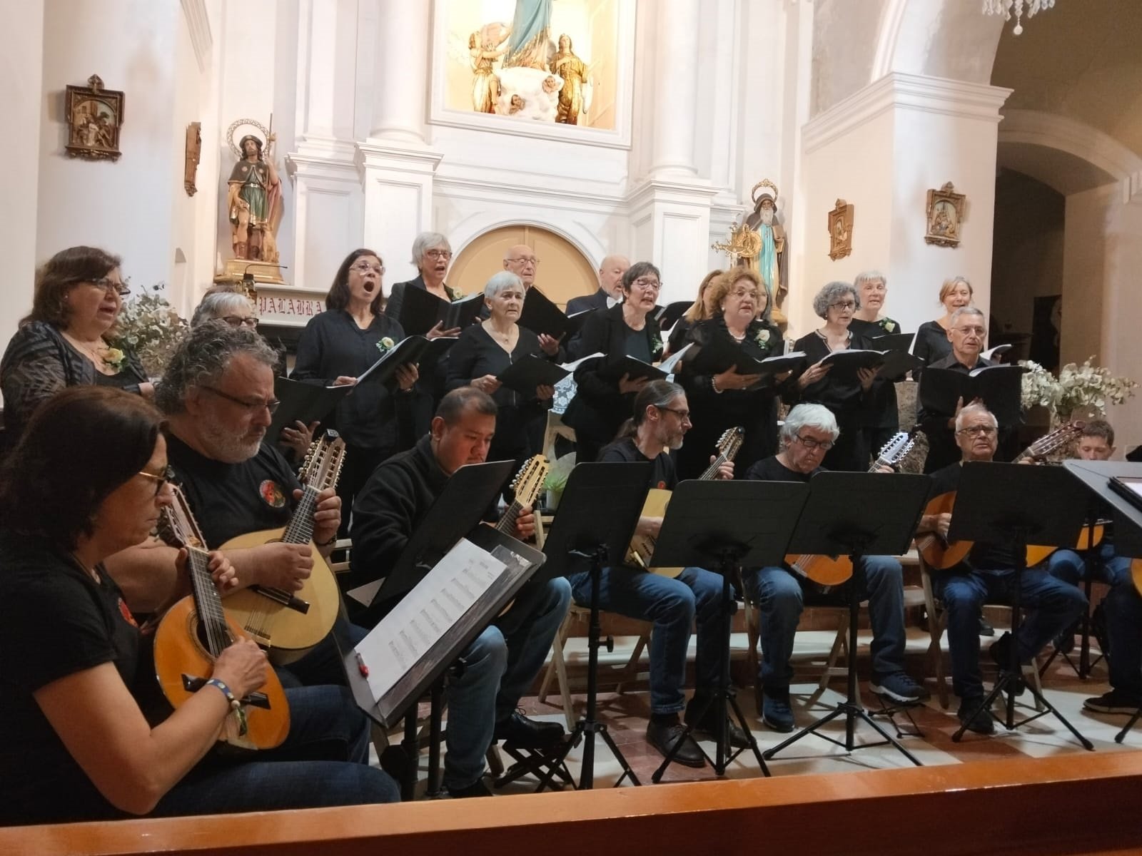 Olocau gaudeix del concert del Cor de l&rsquo;Agrupaci&oacute; Musical 'La Melodia' i la Rondalla de Almed&iacute;jar