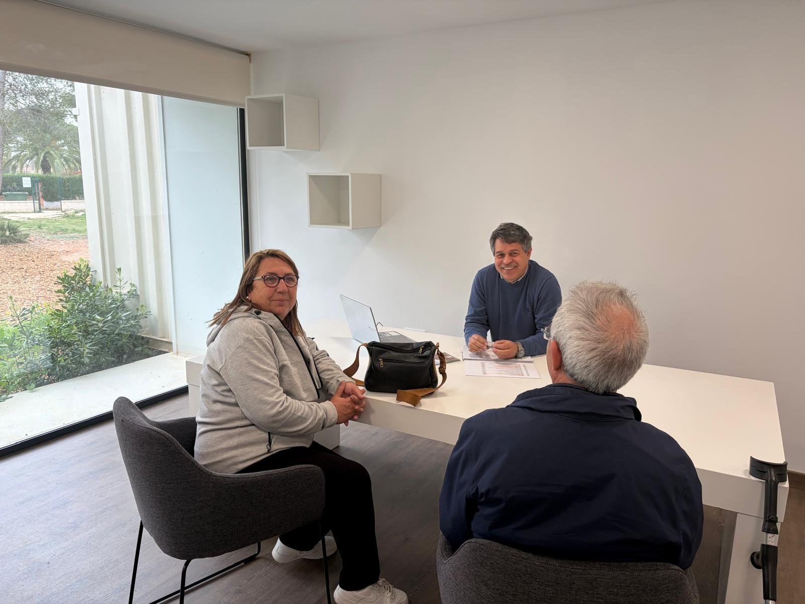 Atenci&oacute; a ve&iuml;ns d'Antonio Ropero a Pedralvilla Olocau mar&ccedil; 2026