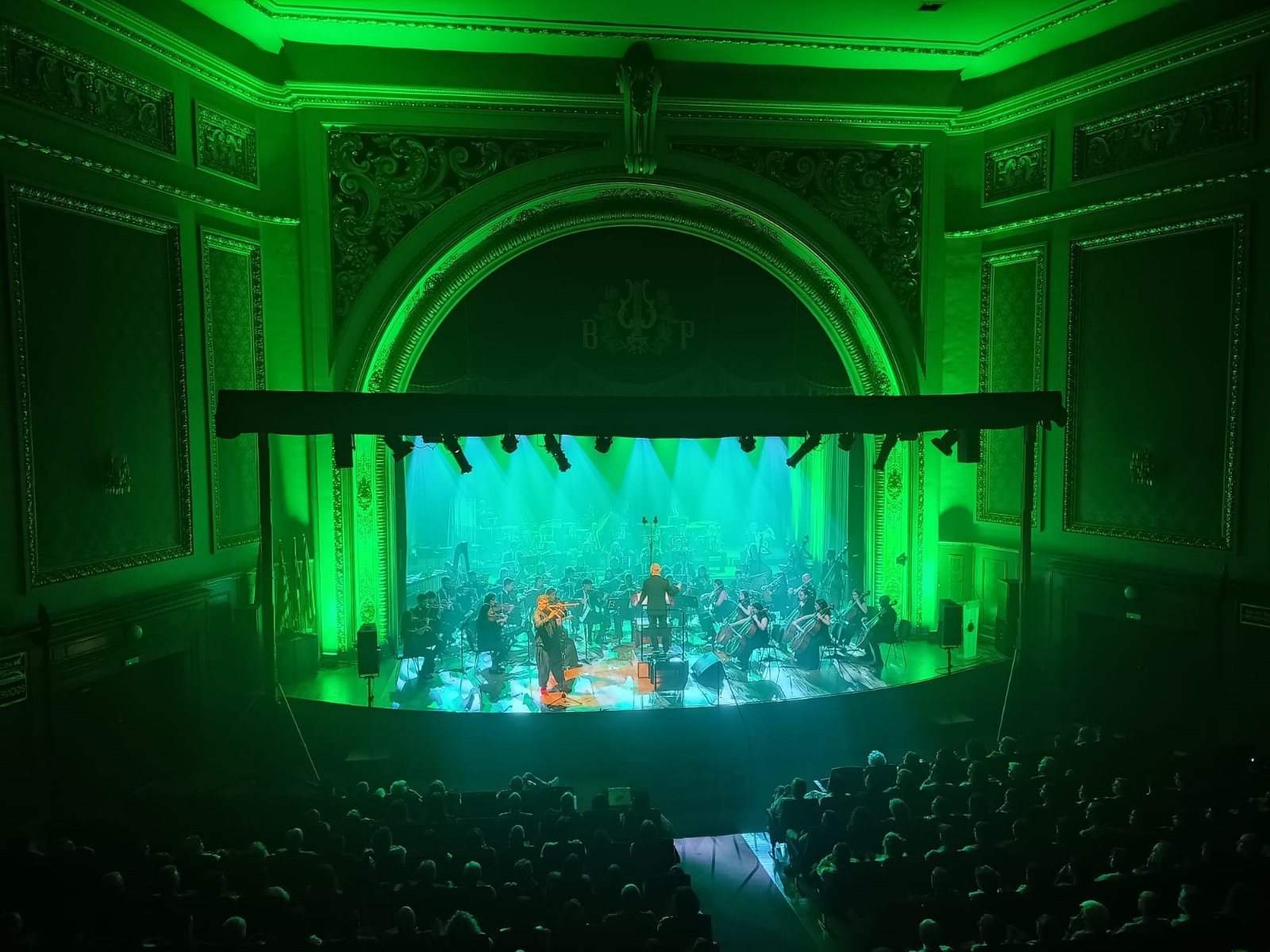 Assistència d'Antonio Ropero a l'espectacle ‘Mythos’, d'Abraham Cupeiro i la Banda Primitiva de Llíria 2