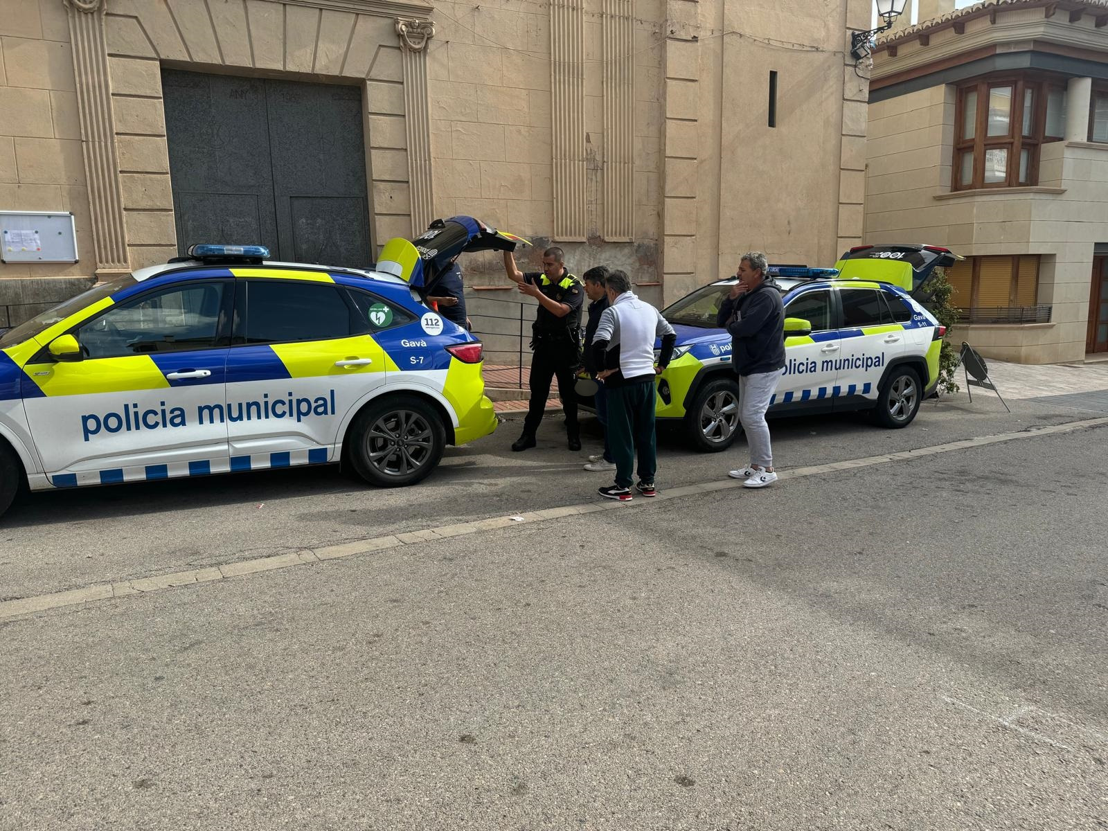 Foto agentes polic&iacute;a Gav&agrave; Olocau