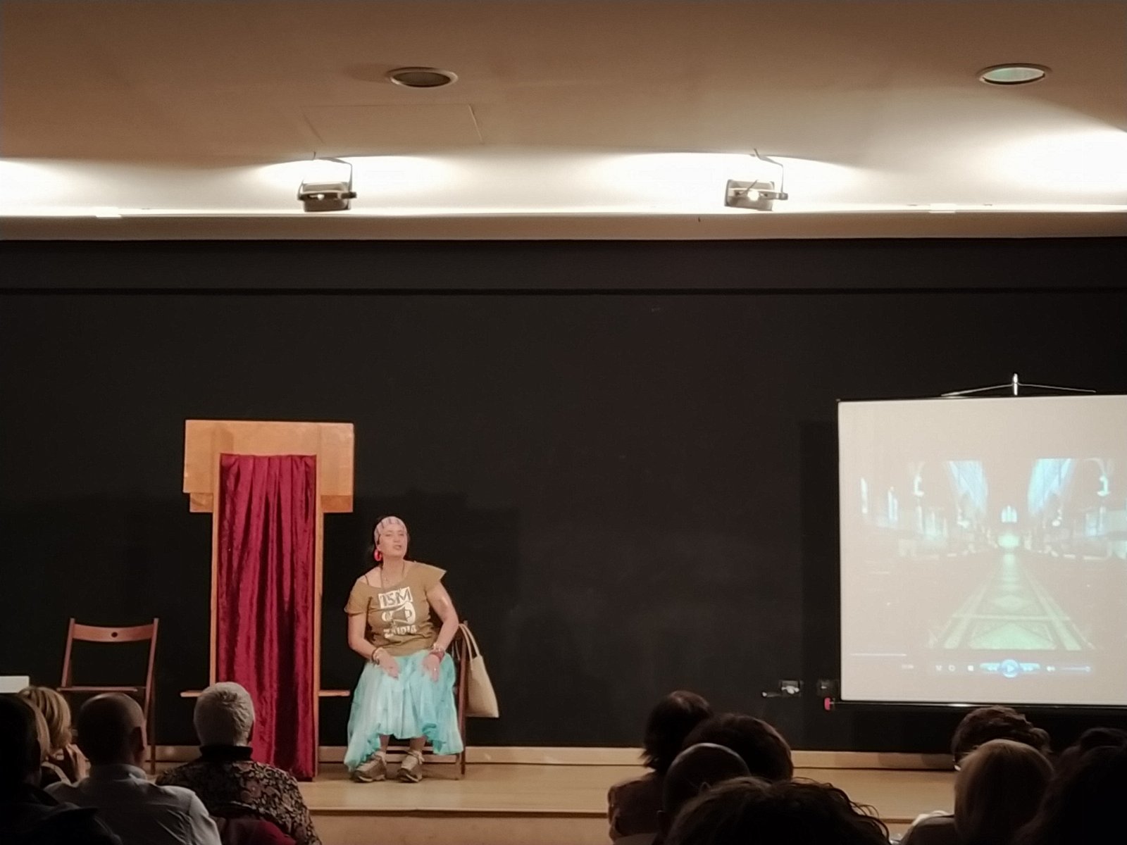 Foto mon&oacute;logo La mare antisistema Olocau