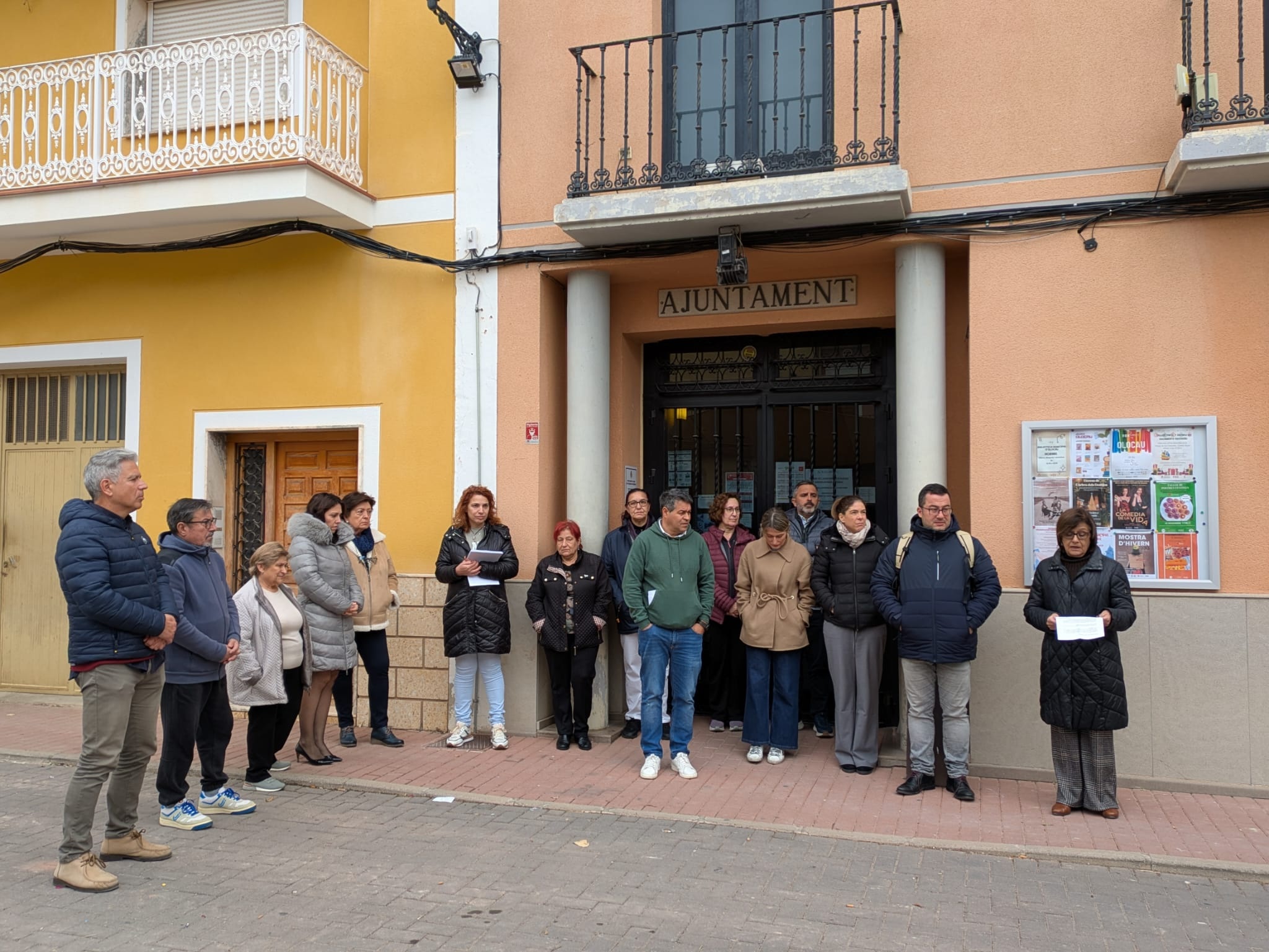 Minuto silencio contra violencia de g&eacute;nero 4-12-2025 Olocau 2