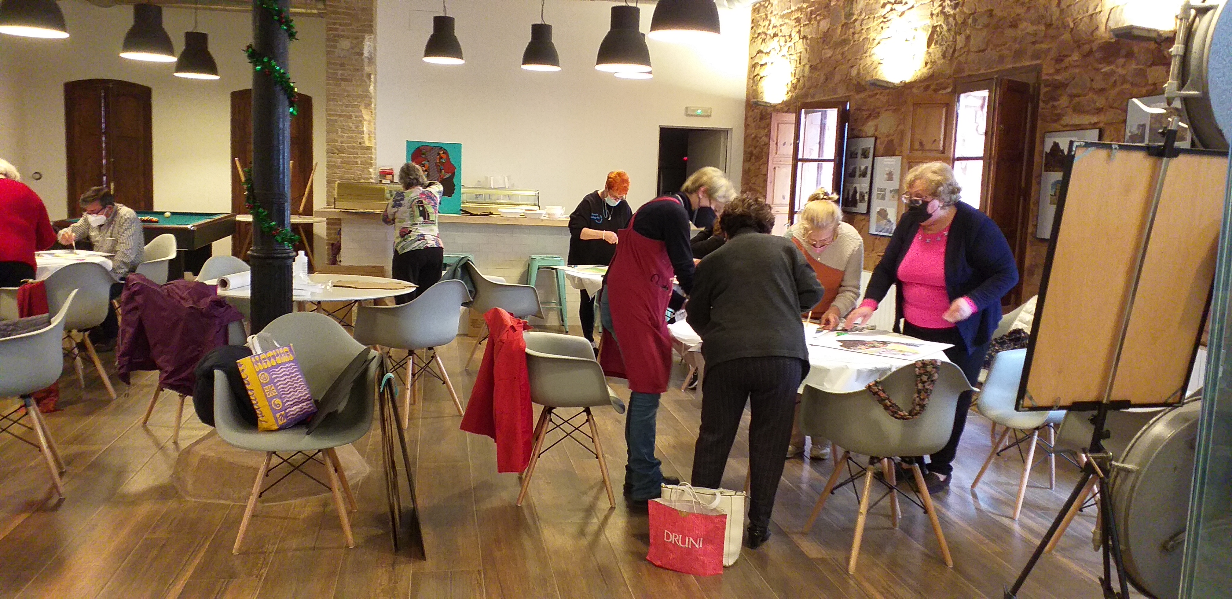 Foto Taller pintura collage Olocau