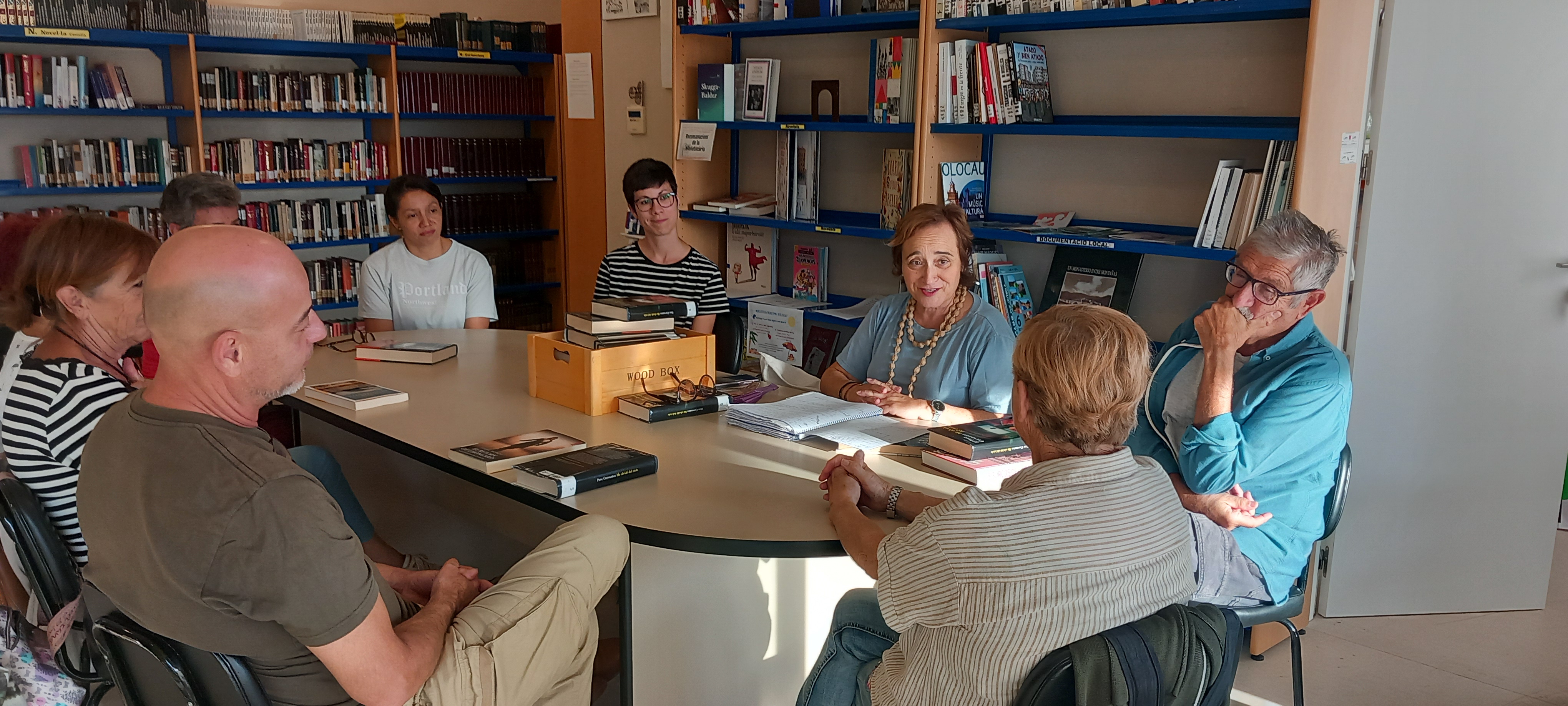 Sesi&oacute;n de octubre del Club de Lectura de Adultos Olocau 1