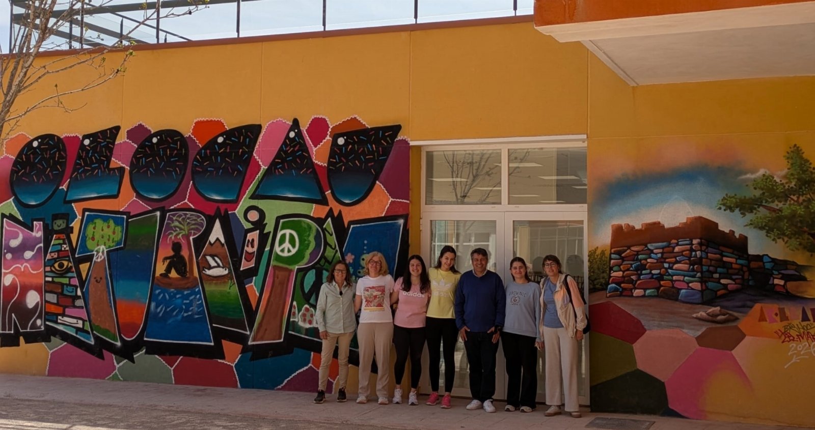 Visita d'Antonio Ropero i Desa Vilaplana a l'Escola Municipal de Pasqua Olocau 1
