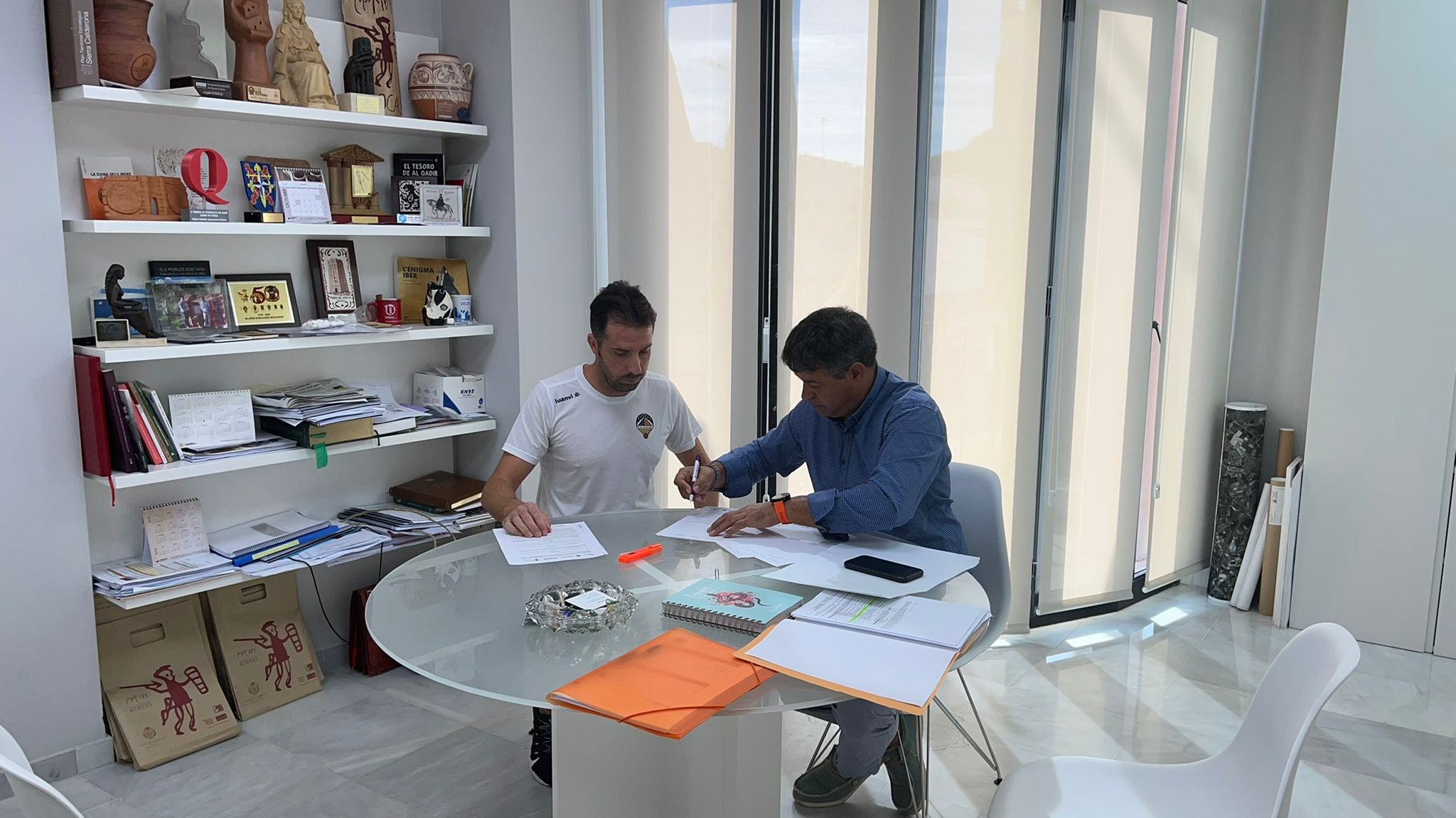 Foto convenio f&uacute;tbol Olocau 1