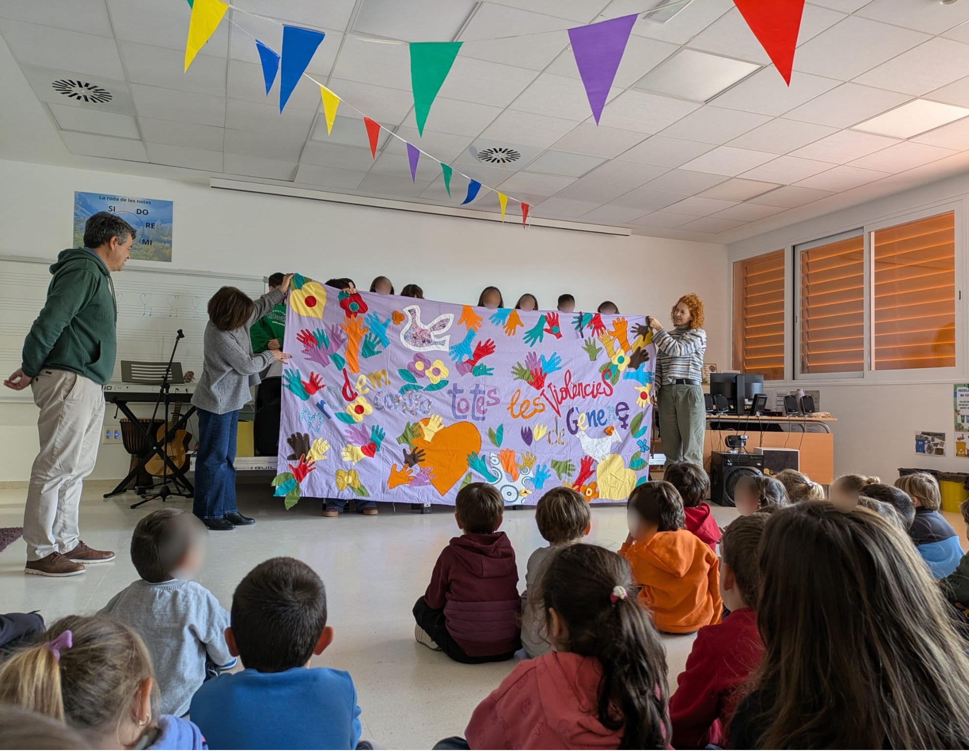 Acto 8M CRA Alt Carraixet - Col&middot;legi Mestre Ferran Zurriaga Olocau 1