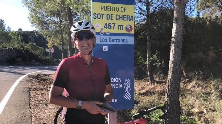 Foto Sara Wager reto ultraciclismo Olocau