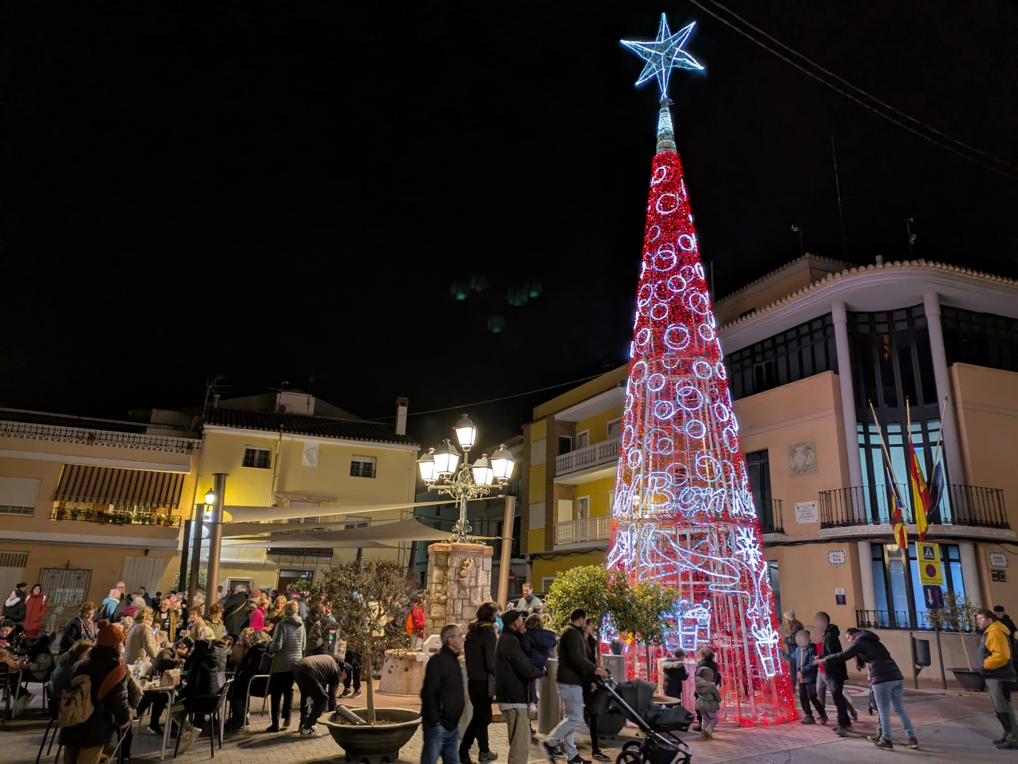 Encendido &Aacute;rbol de los Deseos Olocau