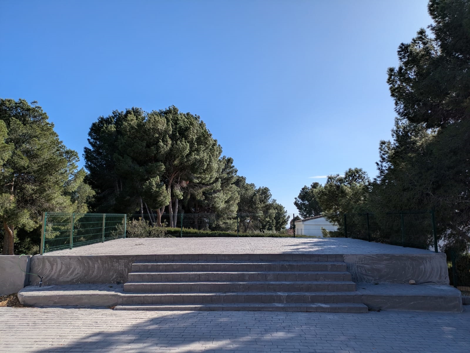 Actuaci&oacute;n mejora plataforma y escenario La Lloma Olocau 2