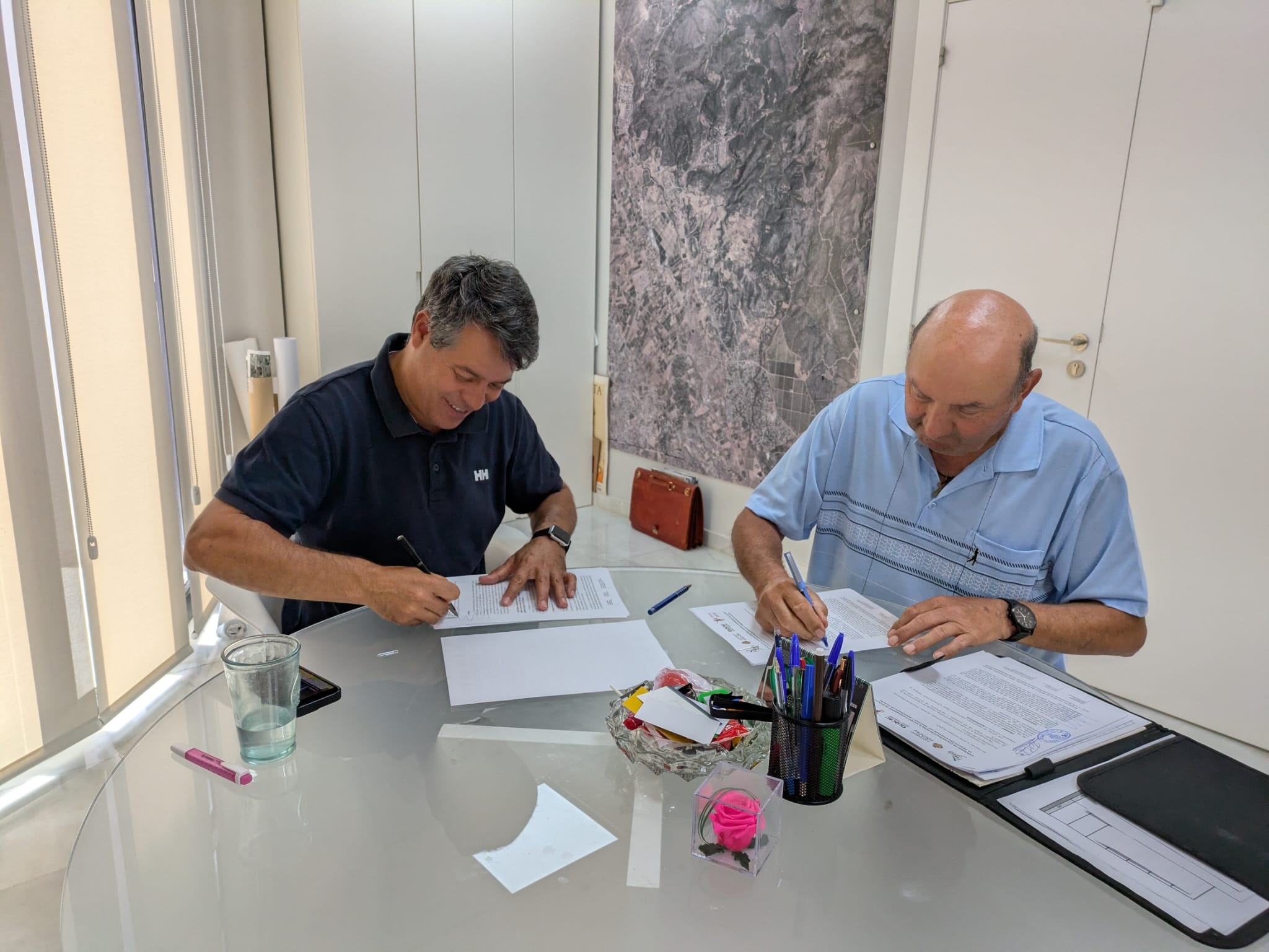 Firmas convenios ARCO, Asociaci&oacute;n Jubilados y Pensionistas Olocau y AFA CRA Alt Carraixet 2