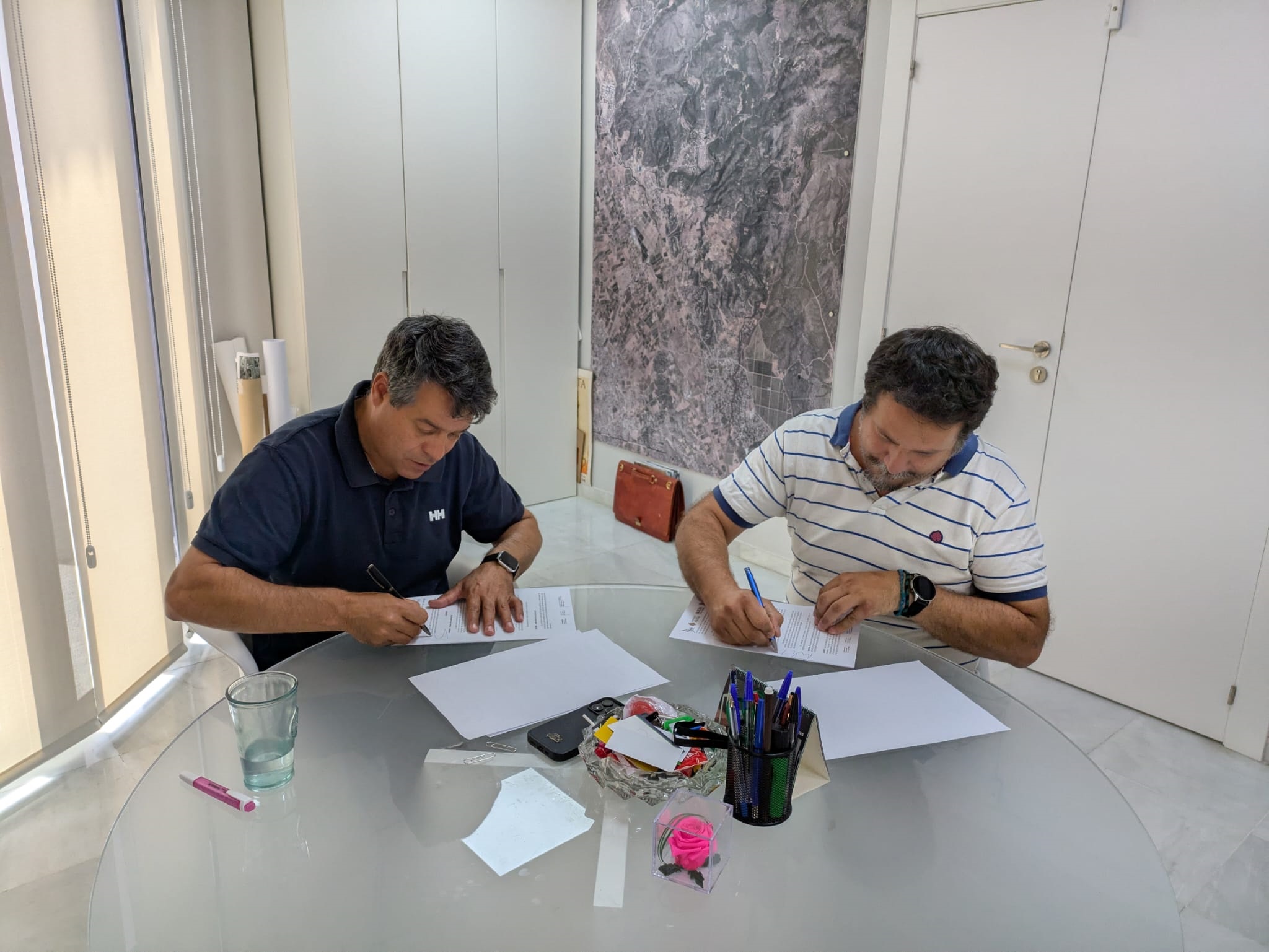 Firmas convenios ARCO, Asociaci&oacute;n Jubilados y Pensionistas Olocau y AFA CRA Alt Carraixet 3