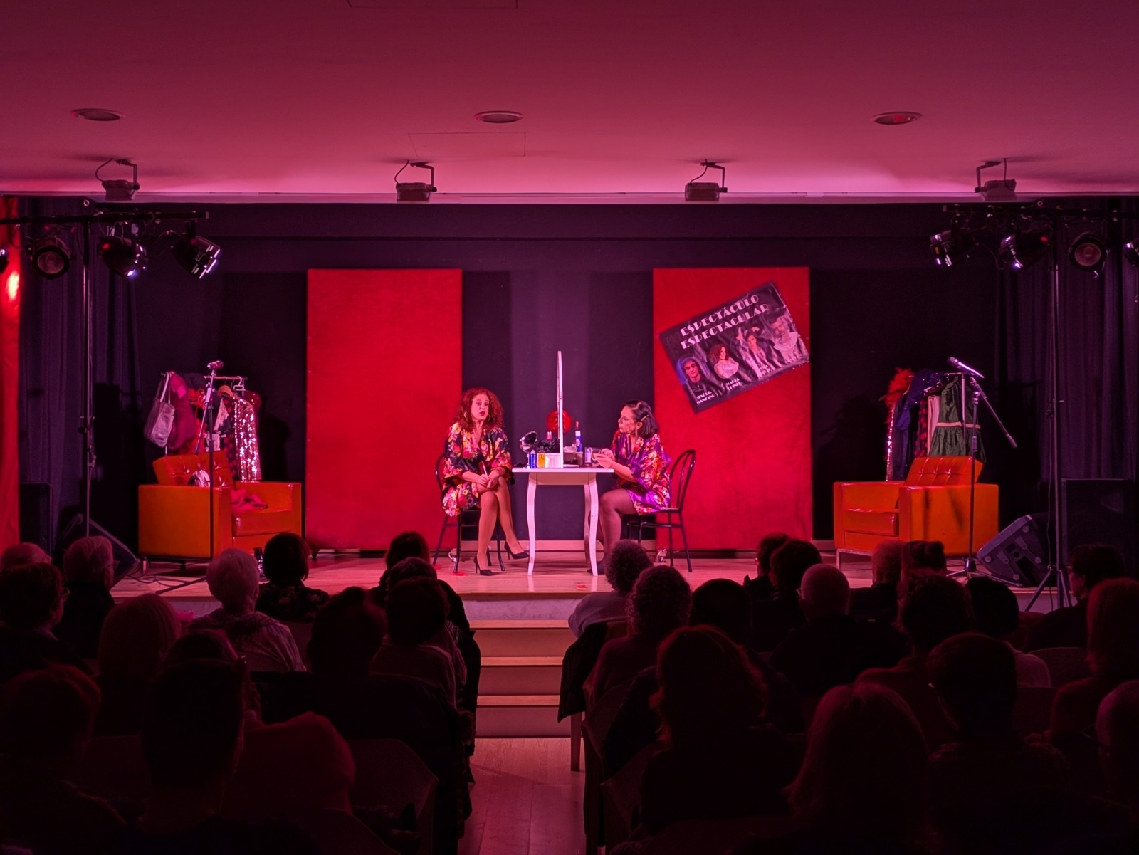 Representaci&oacute;n obra de teatro La comedia de la vida Olocau 1