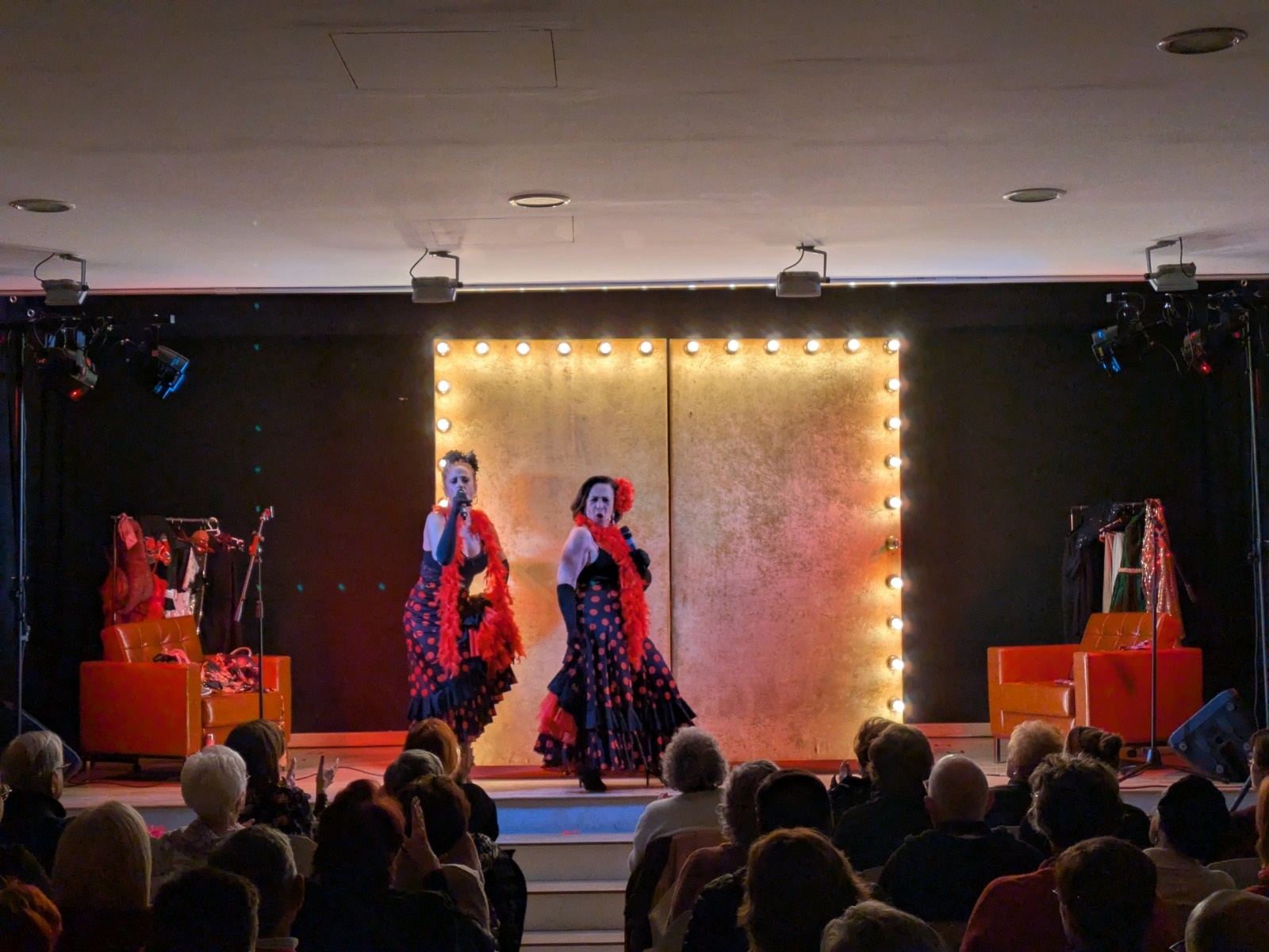 Representaci&oacute;n obra de teatro La comedia de la vida Olocau 2