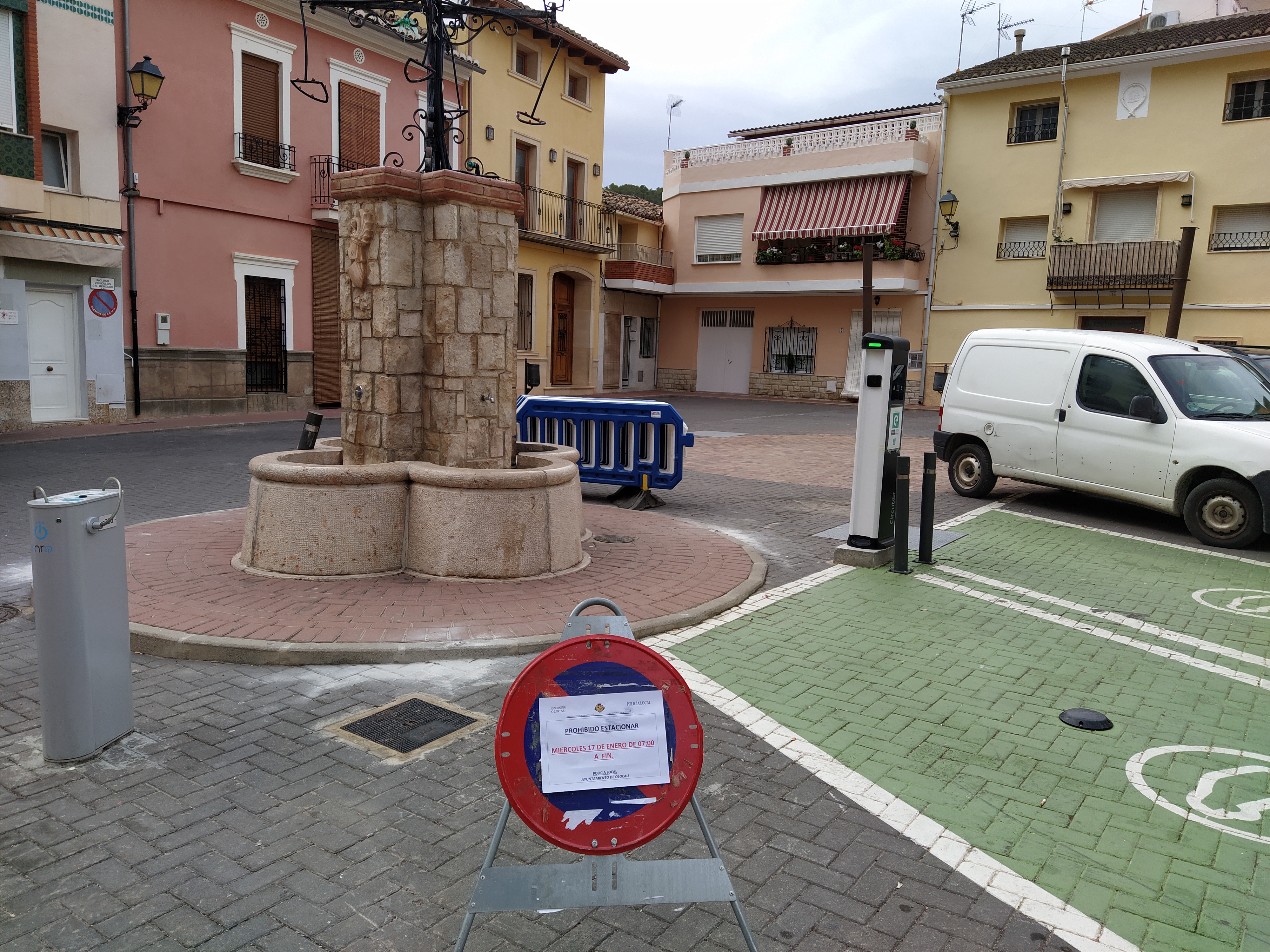 Foto Plaza Mayor Olocau prohibición aparcar