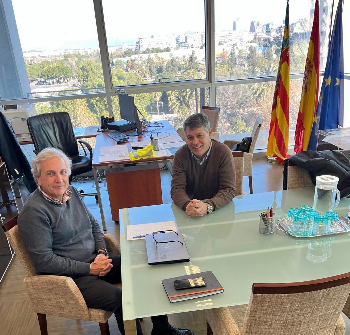 Reuni&oacute;n alcalde Olocau con SA Medio Ambiente y Territorio Ra&uacute;l M&eacute;rida