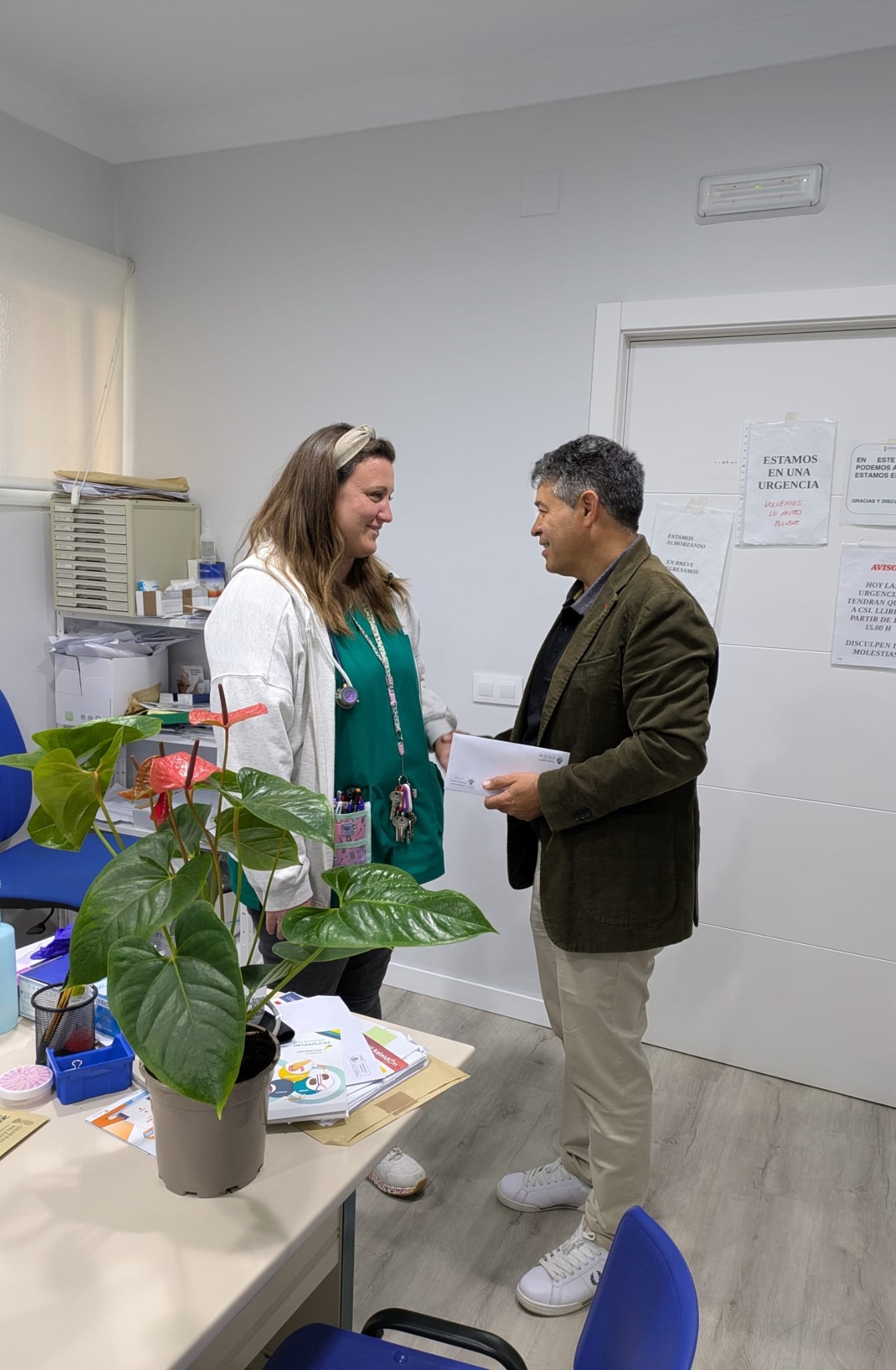 Foto despedida m&eacute;dica Olocau Sonia Murciano 1