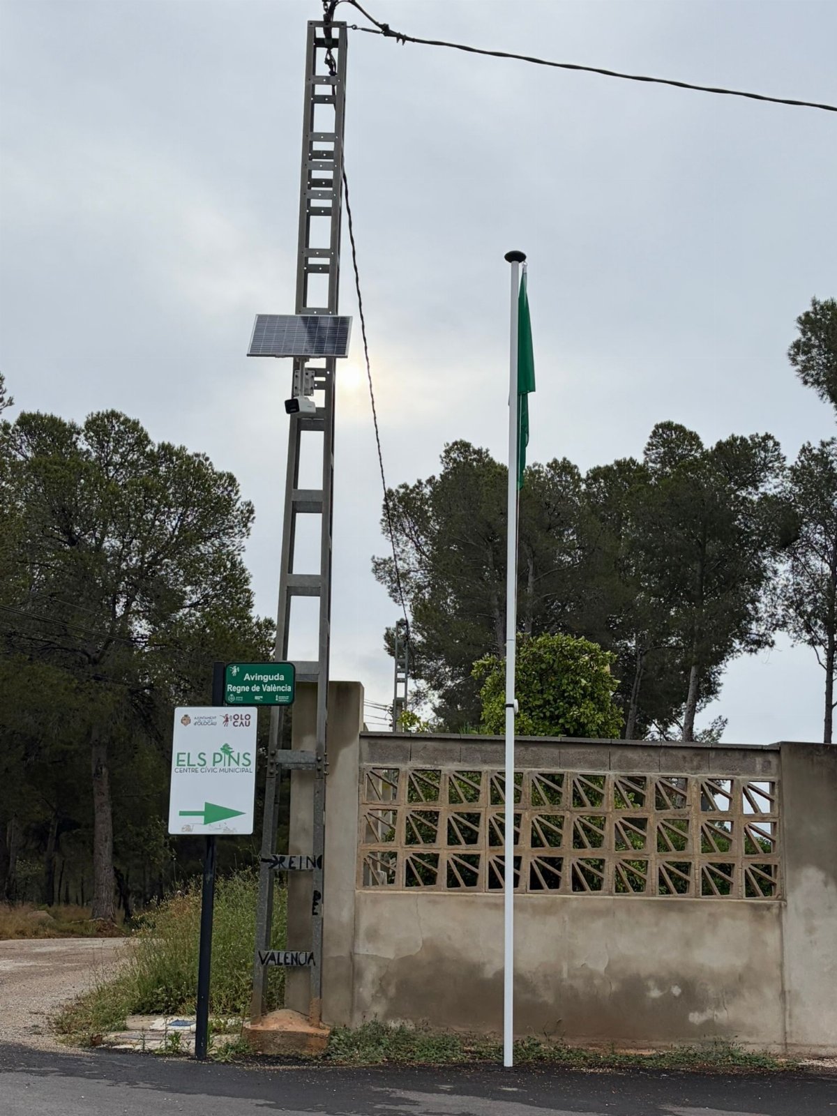 Banderes d'avís de risc d'incendi a les urbanitzacions Olocau