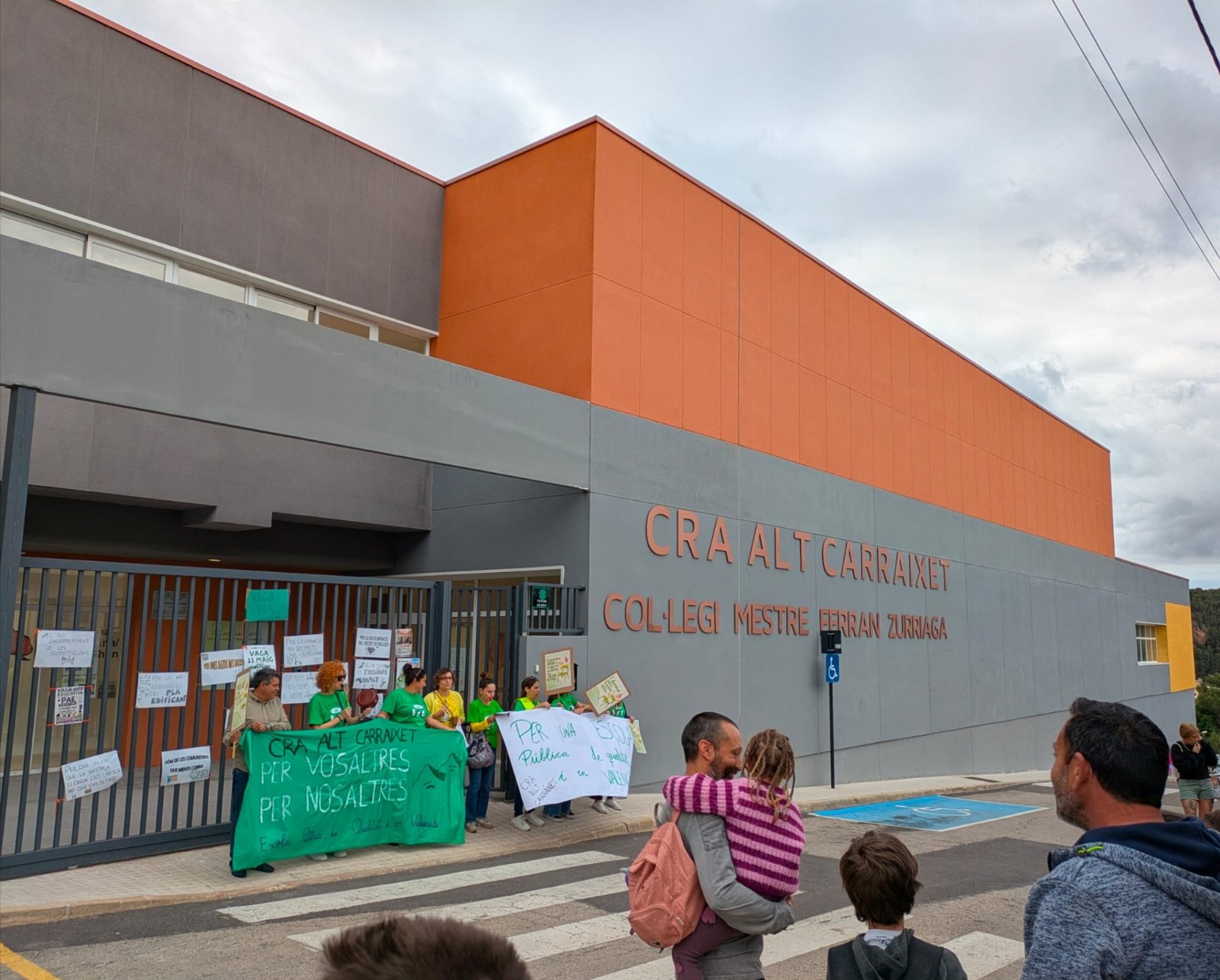 Antonio Ropero assisteix a la concentraci&oacute; per l'educaci&oacute; p&uacute;blica a Olocau 1