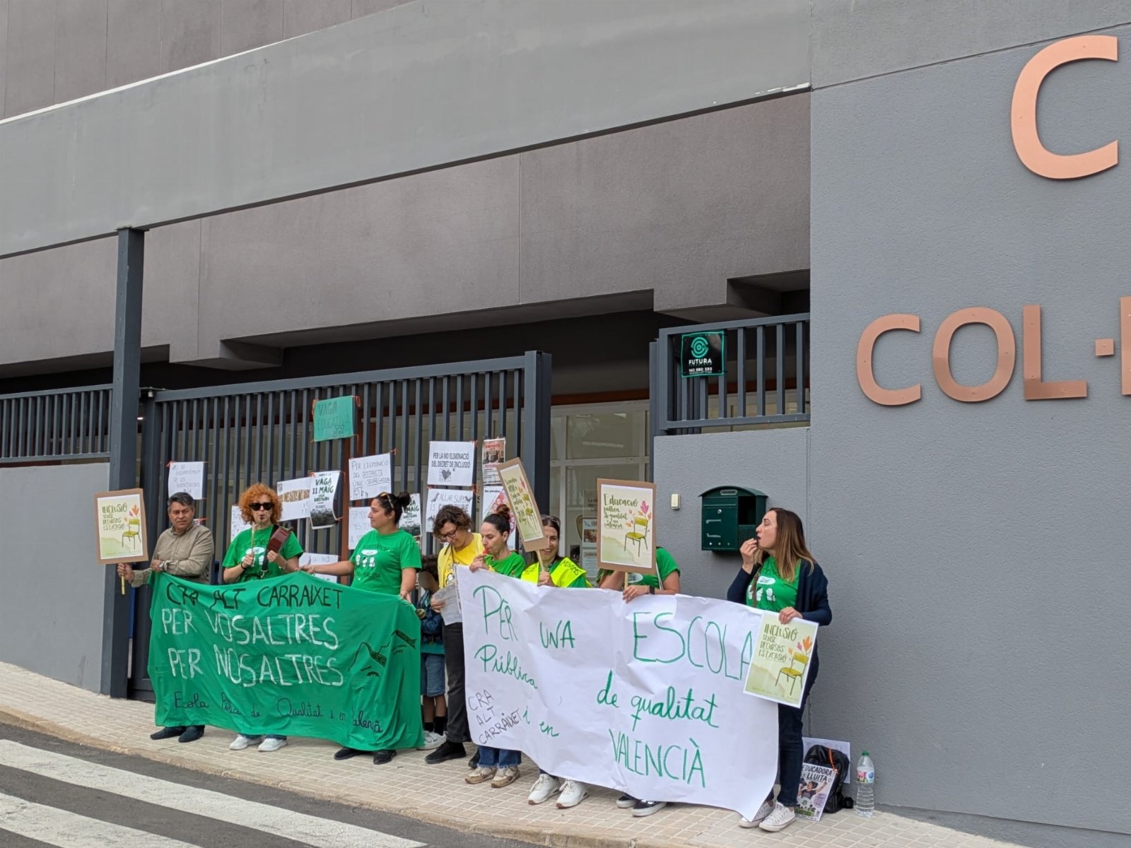 Antonio Ropero assisteix a la concentraci&oacute; per l'educaci&oacute; p&uacute;blica a Olocau 2
