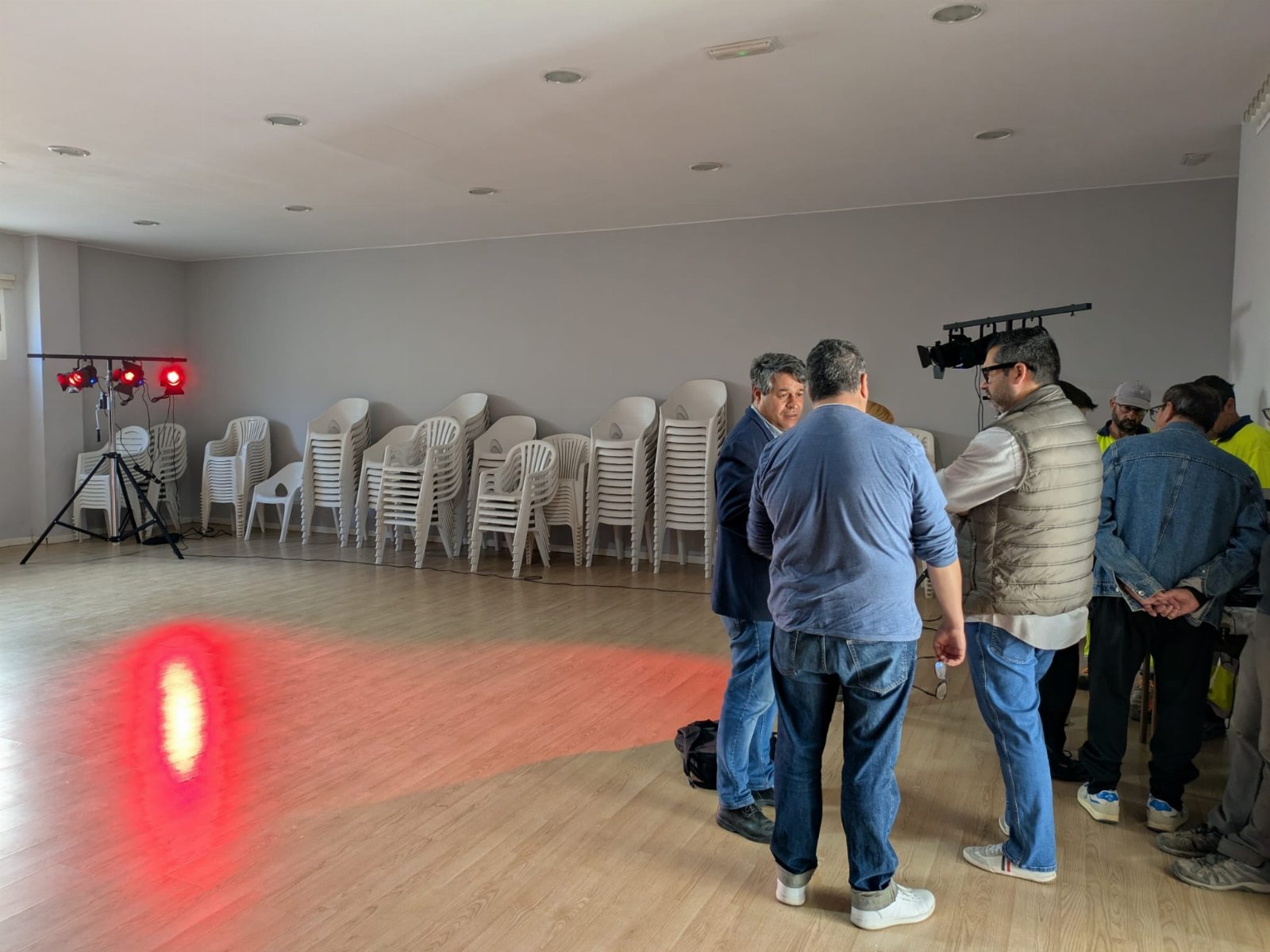Olocau adquireix un nou equip d'il·luminació per a la realització d'espectacles 1