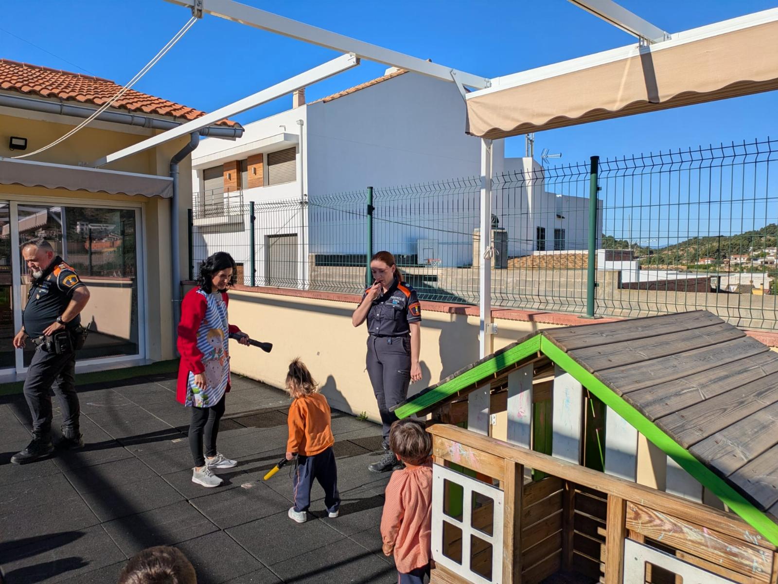 L'Escola Infantil Municipal rep la visita de Protecci&oacute; Civil d'Olocau 2