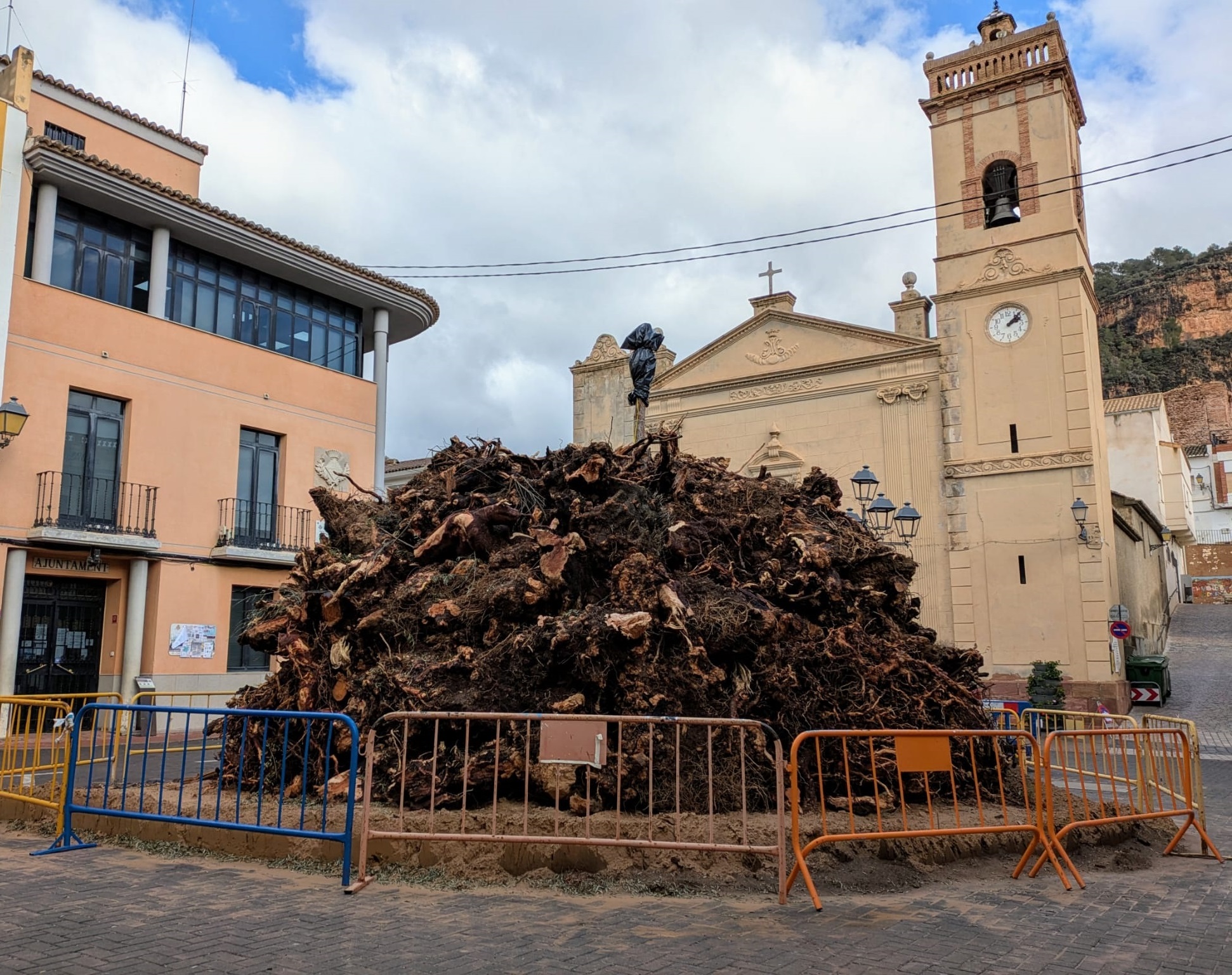 Finalización Hoguera San Antón Olocau 2