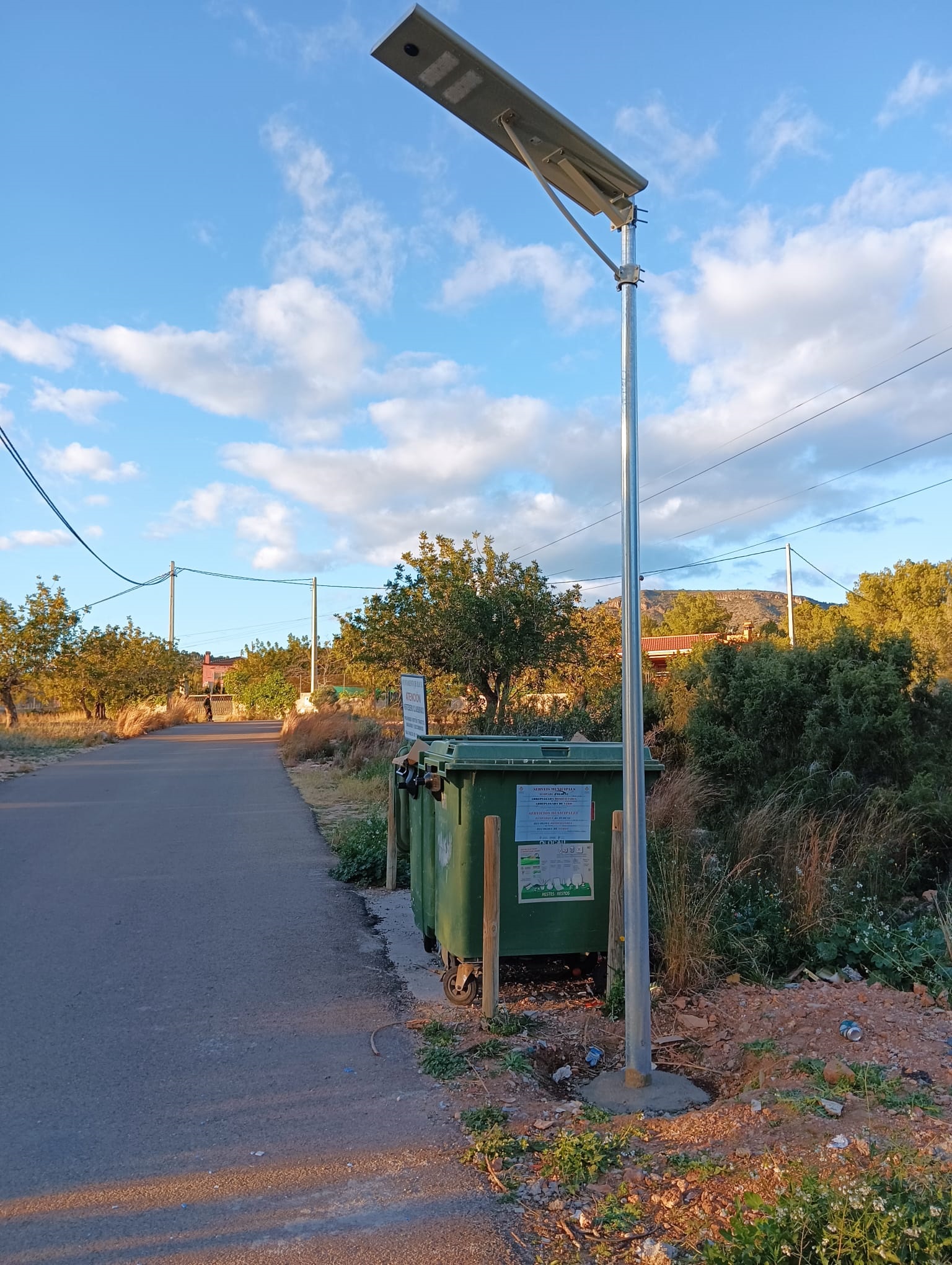 Instalaci&oacute;n de farolas solares en diseminados y zonas de contenedores 2