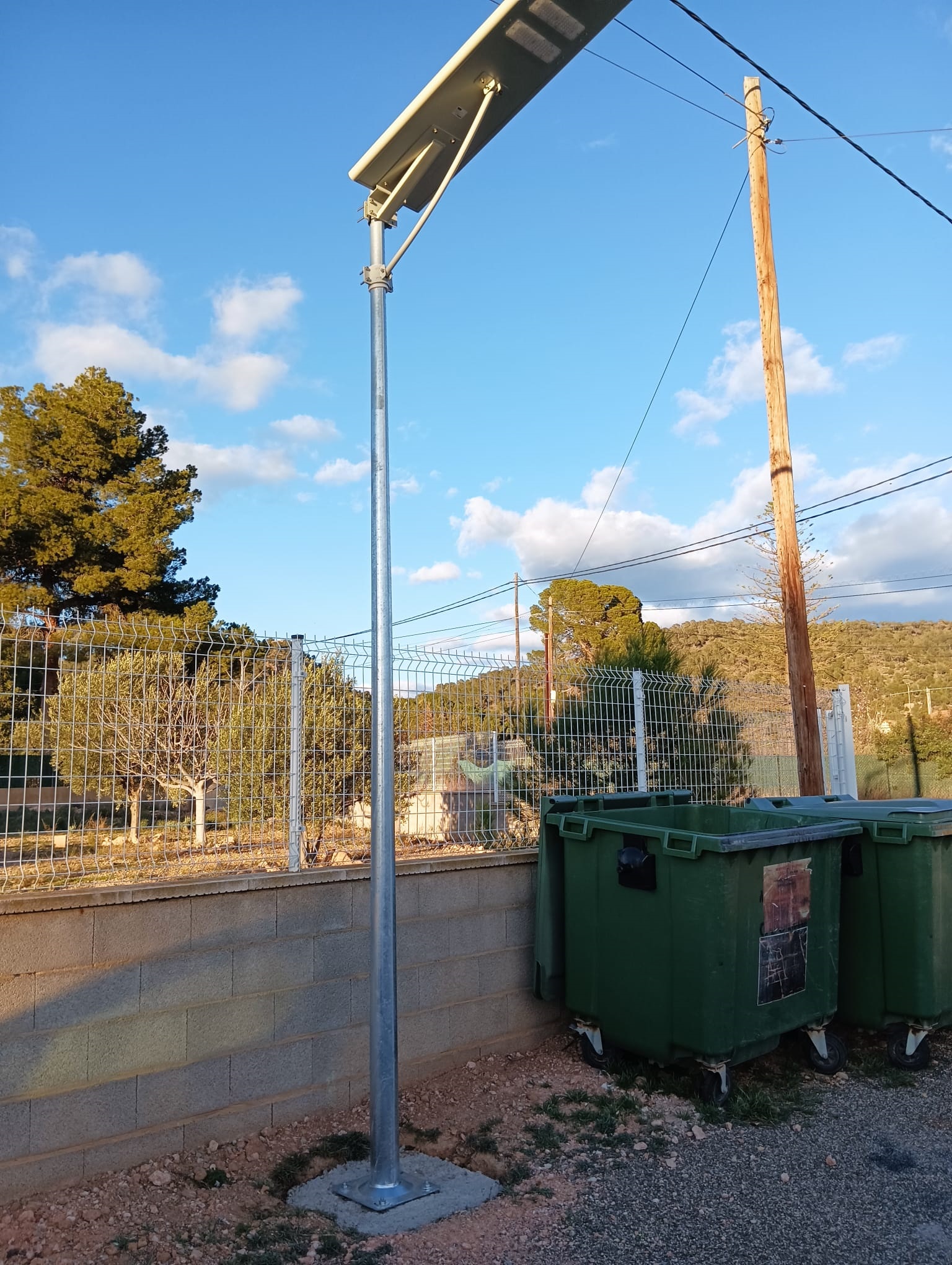 Instalaci&oacute;n de farolas solares en diseminados y zonas de contenedores 1
