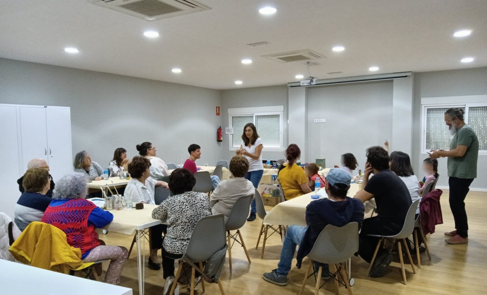 Taller d'instruments de percussi&oacute; reciclats Olocau 1