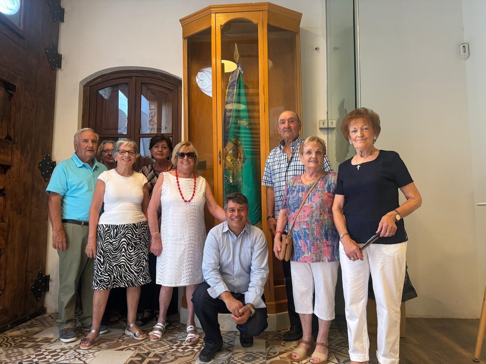 Traslado bandera Asociación Jubilados Olocau 3