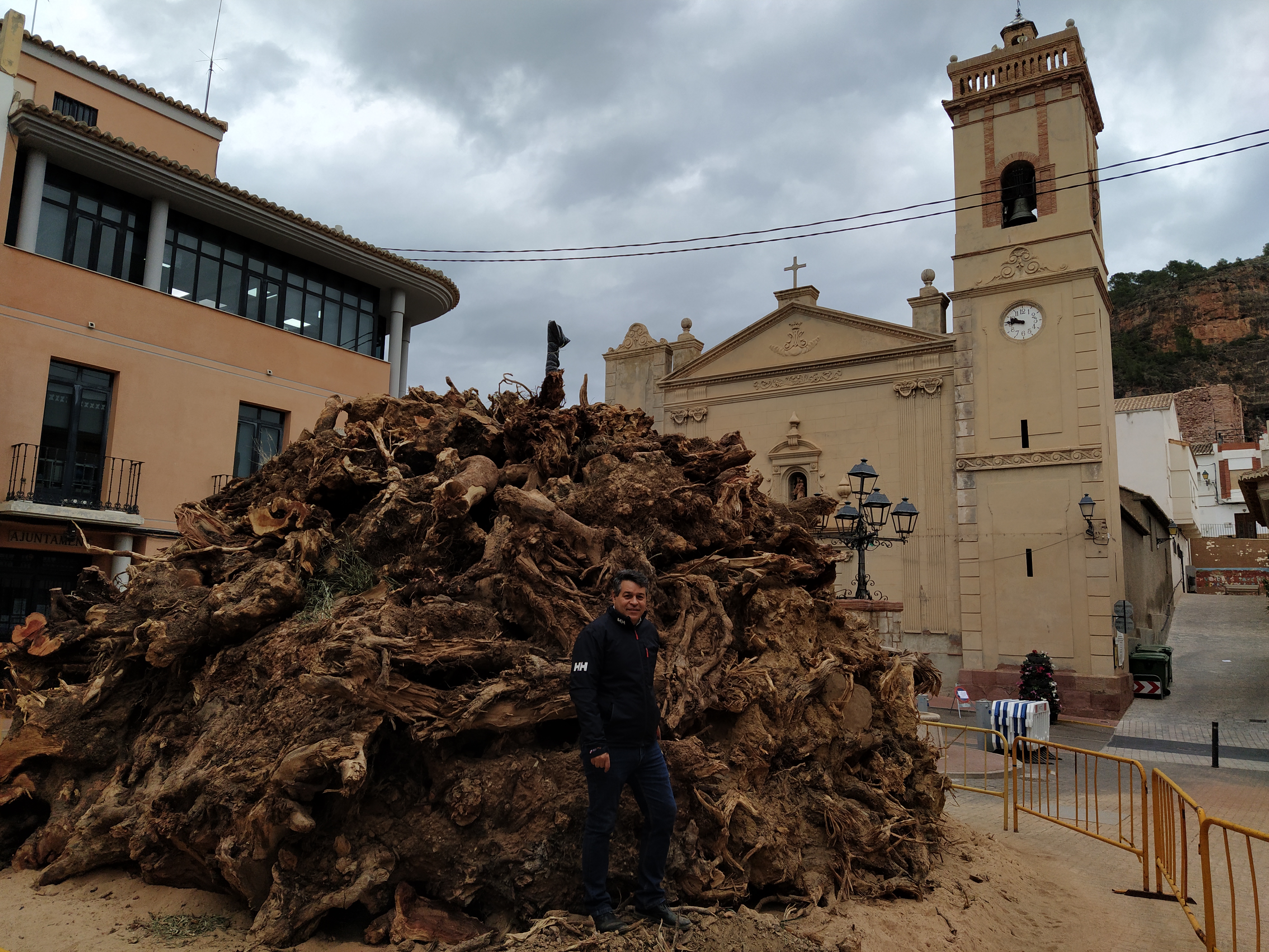 Foto Hoguera Olocau 2024 finalizada