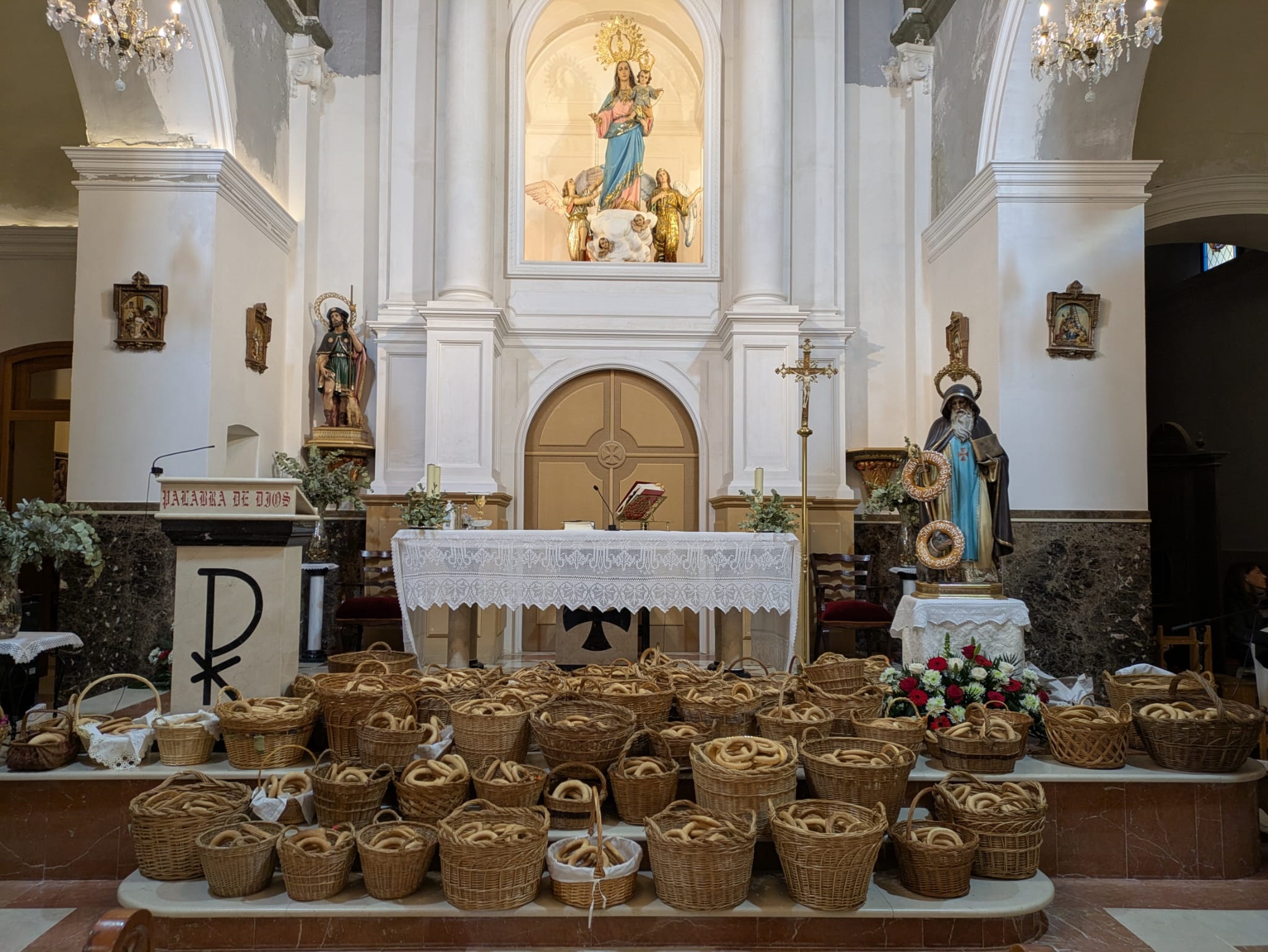 Foto cestas rollos San Ant&oacute;n Olocau