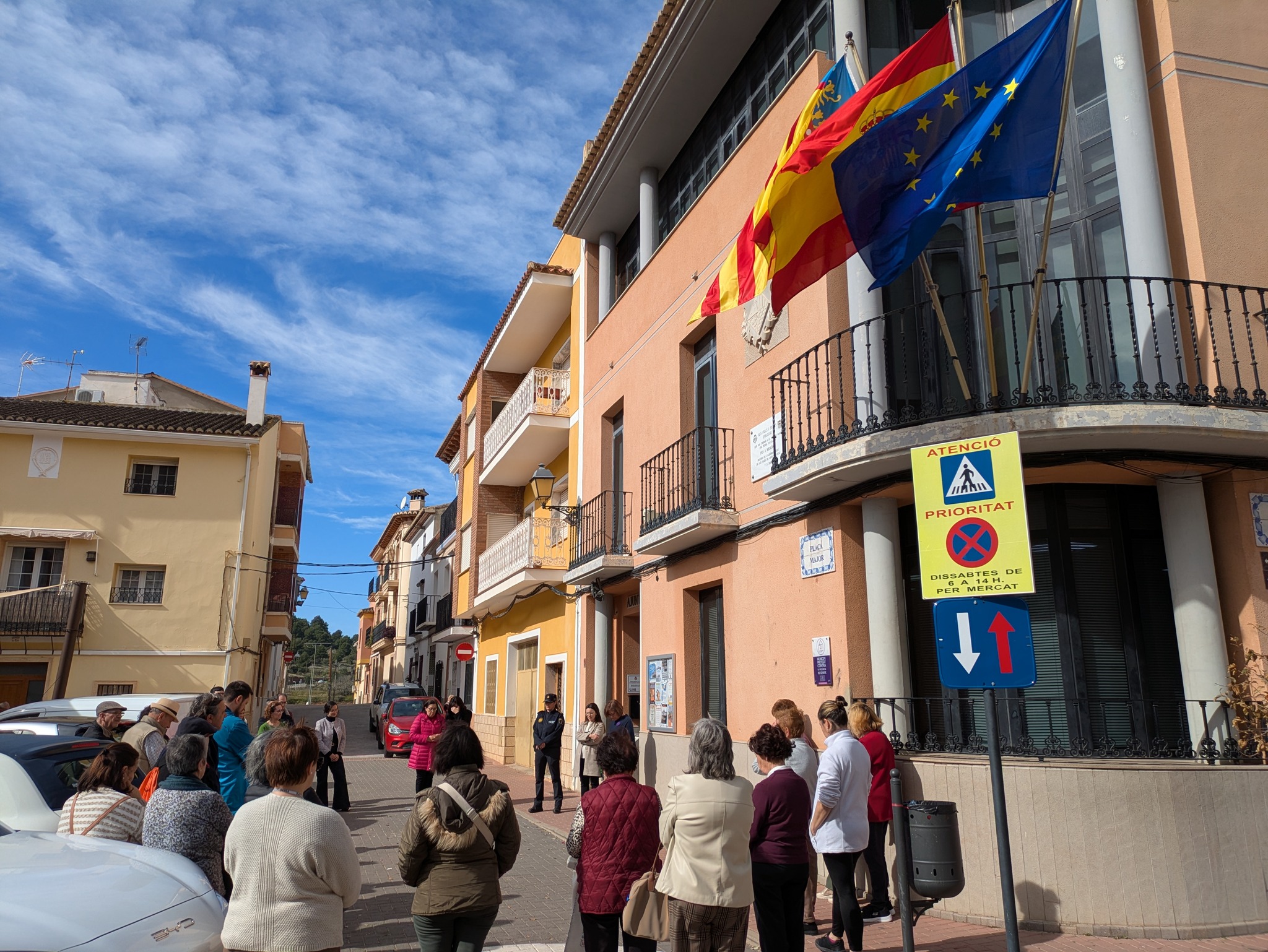 Olocau guarda un sentido minuto de silencio contra la violencia de g&eacute;nero 1