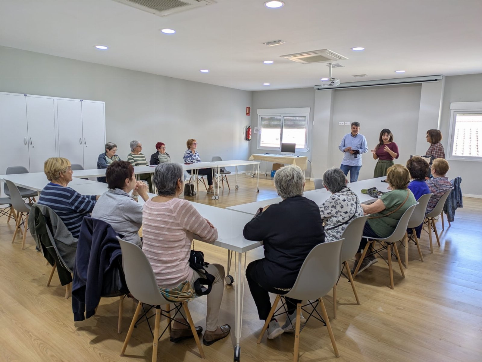Taller de estimulaci&oacute;n cognitiva para adultos Olocau 1