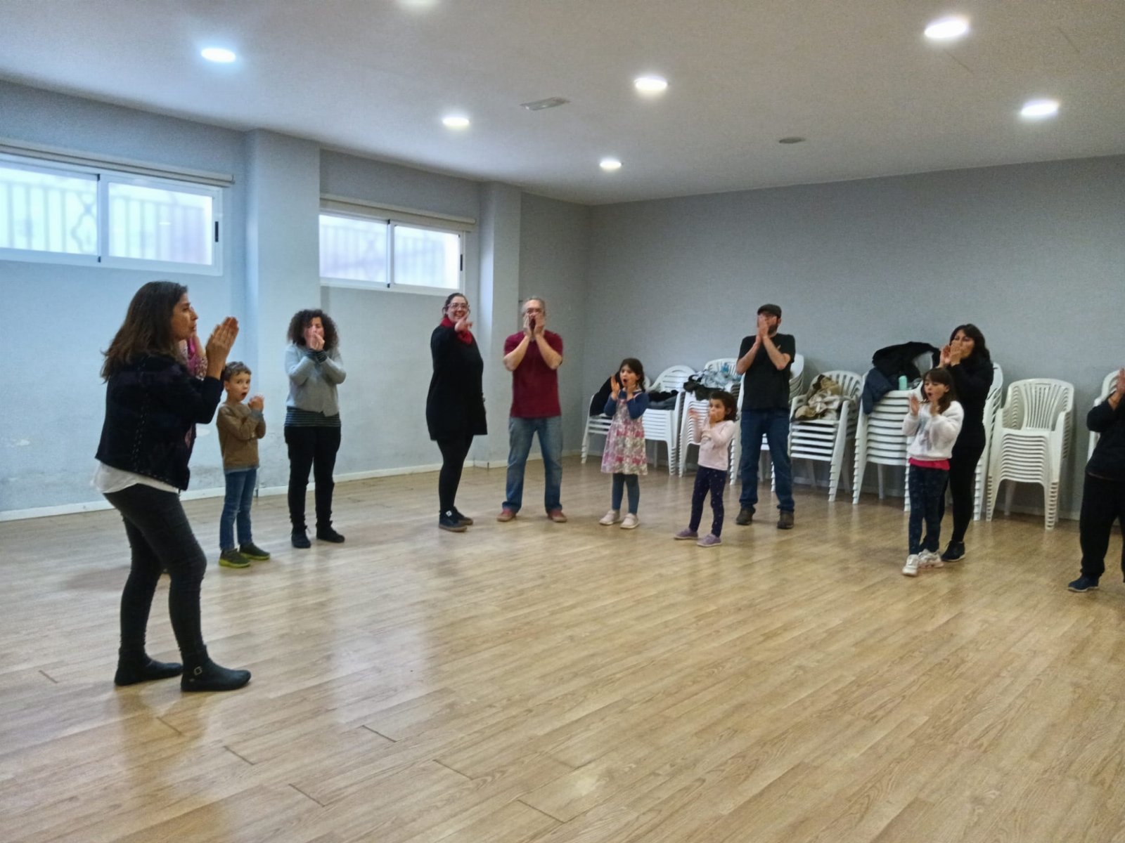 Taller de percusión corporal del programa de actos por el 8M Olocau 2