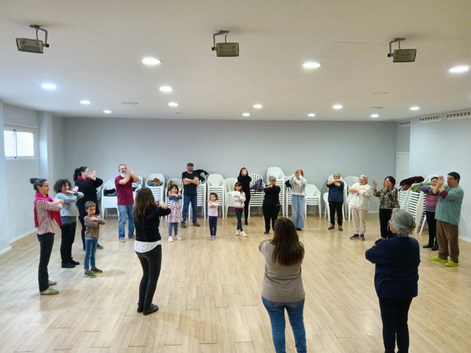 Taller de percusi&oacute;n corporal del programa de actos por el 8M Olocau 1