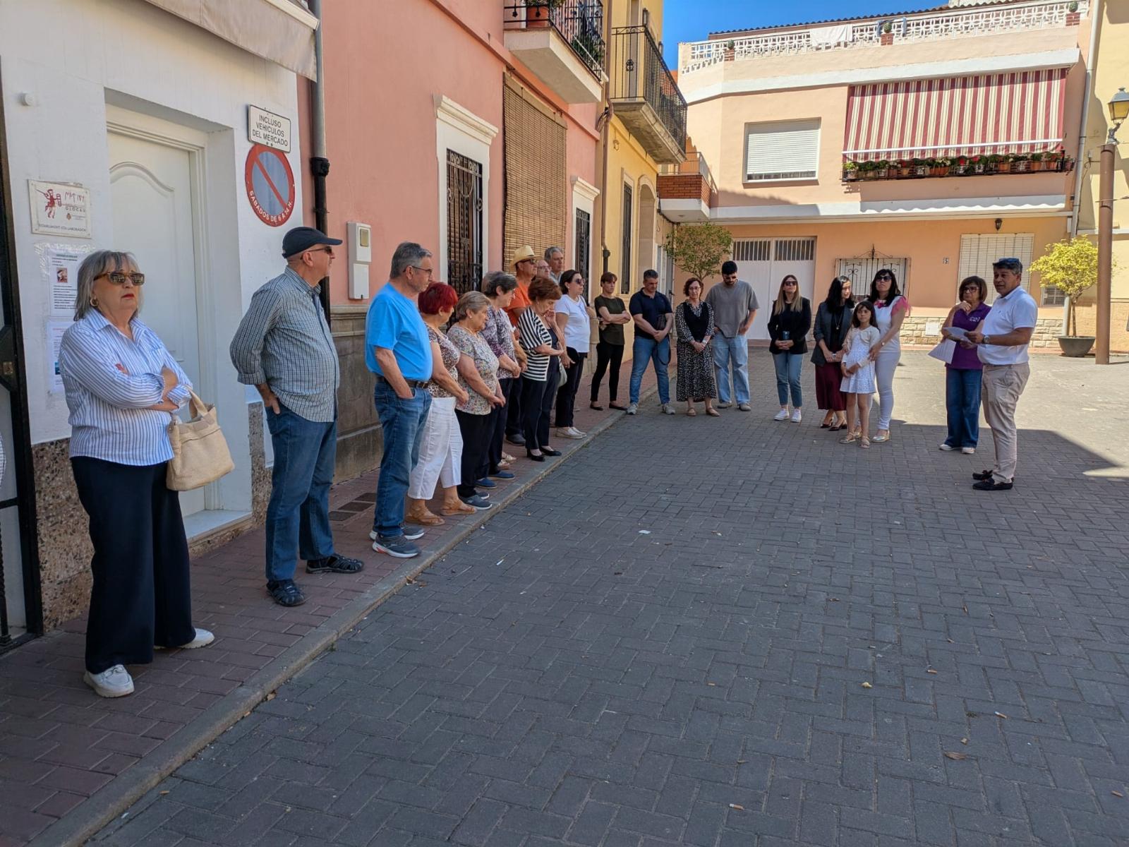 Olocau guarda un sentido minuto de silencio contra la violencia machista 2