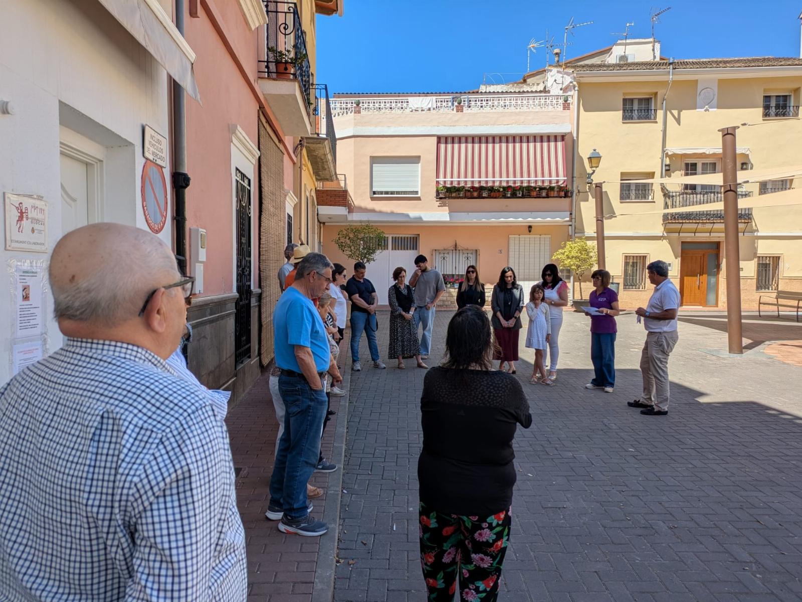 Olocau guarda un sentido minuto de silencio contra la violencia machista 3