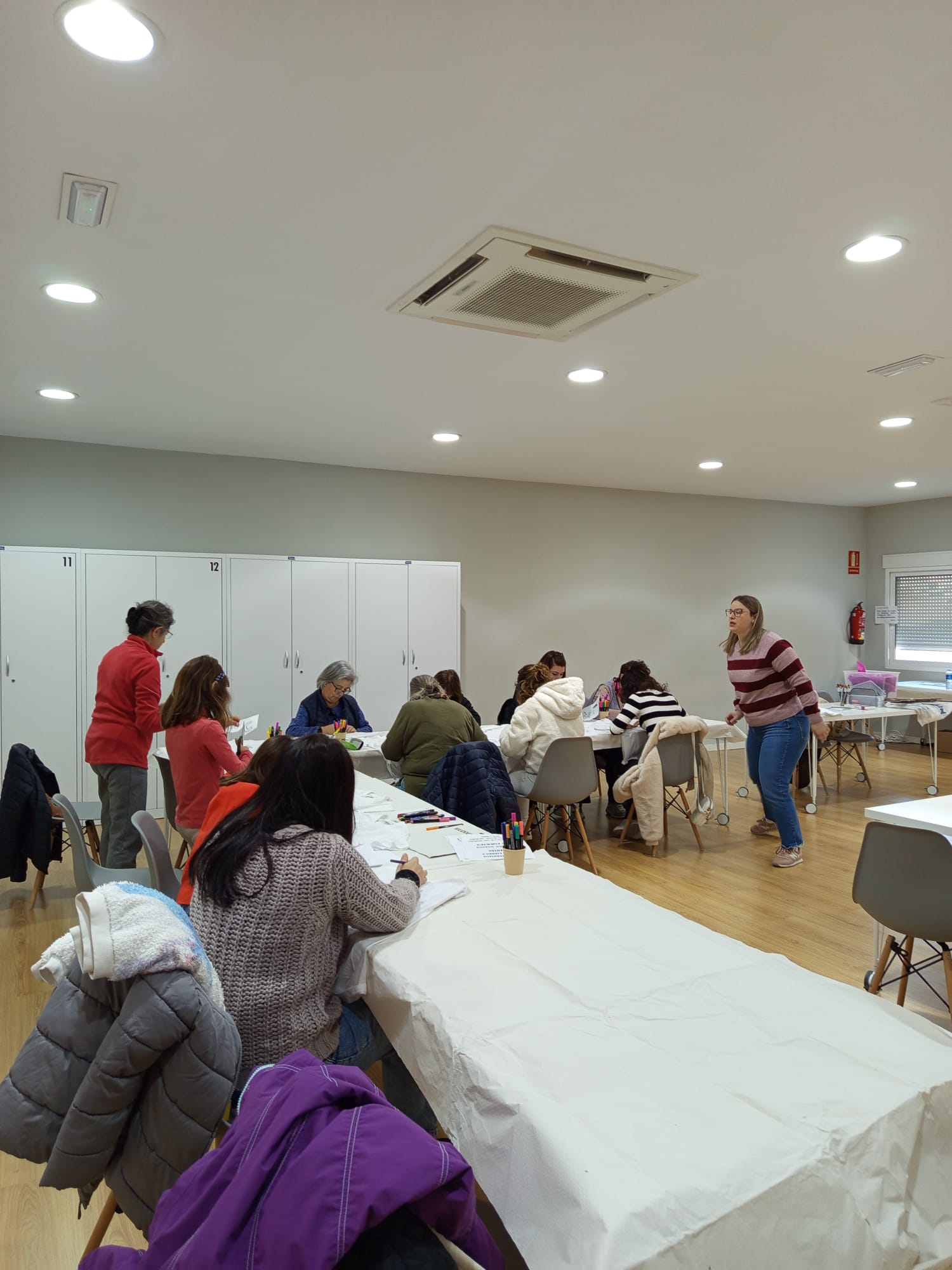 Taller de camisetas 25N Olocau 2