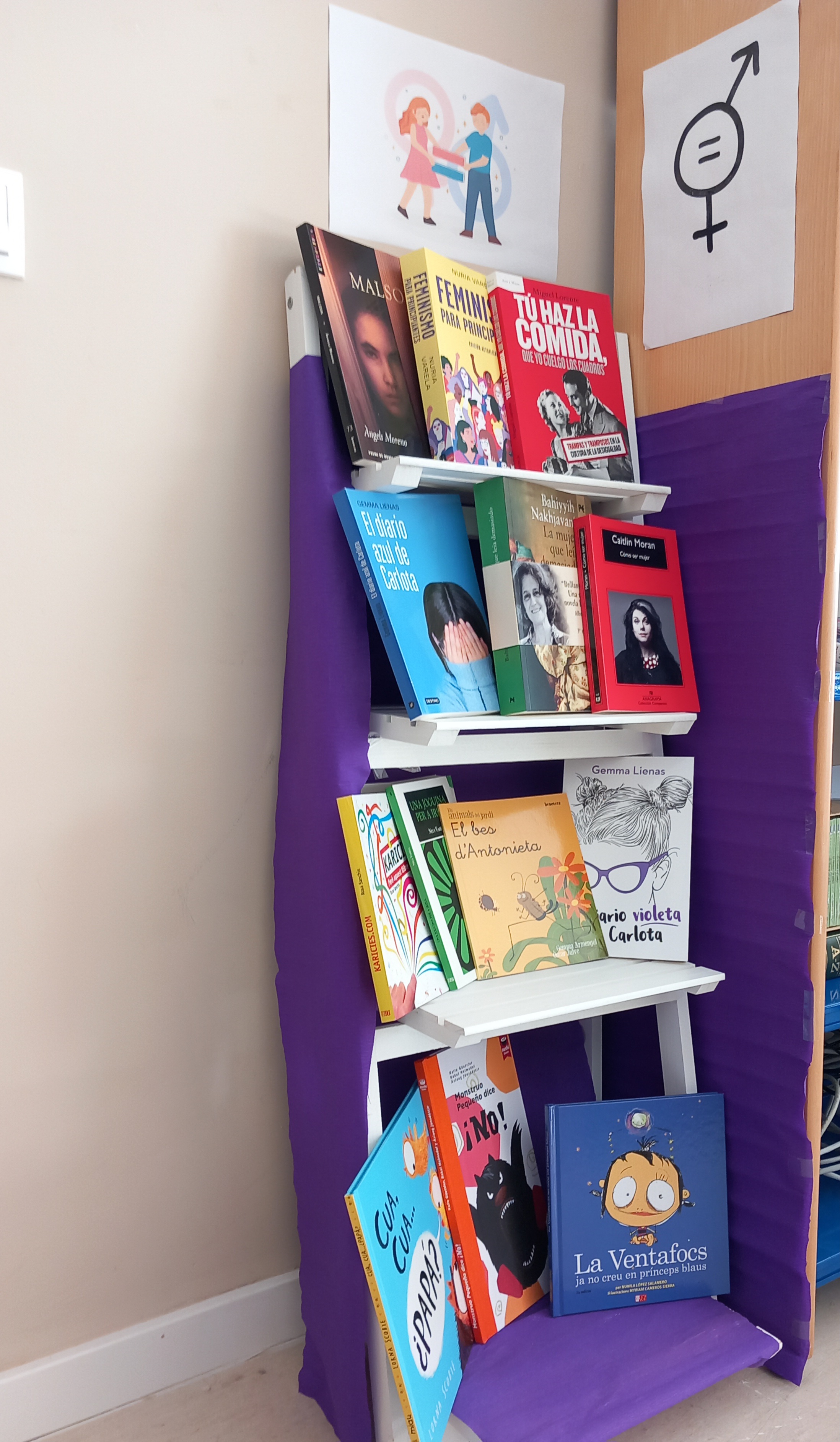 Donaci&oacute;n libros Mancomunitat Semana de la Mujer Olocau