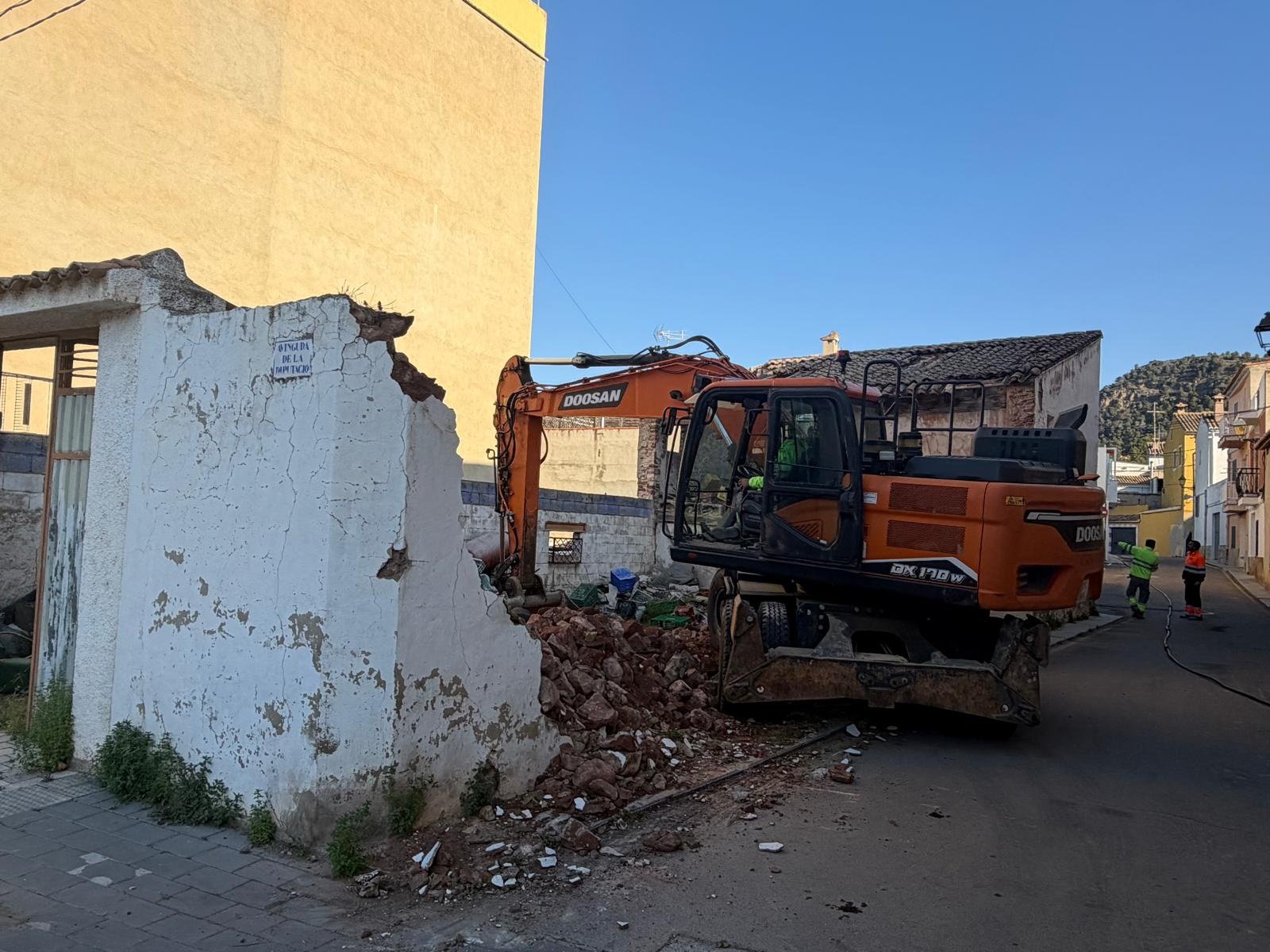 Inicio de obras en la avenida de la Diputación Olocau 1