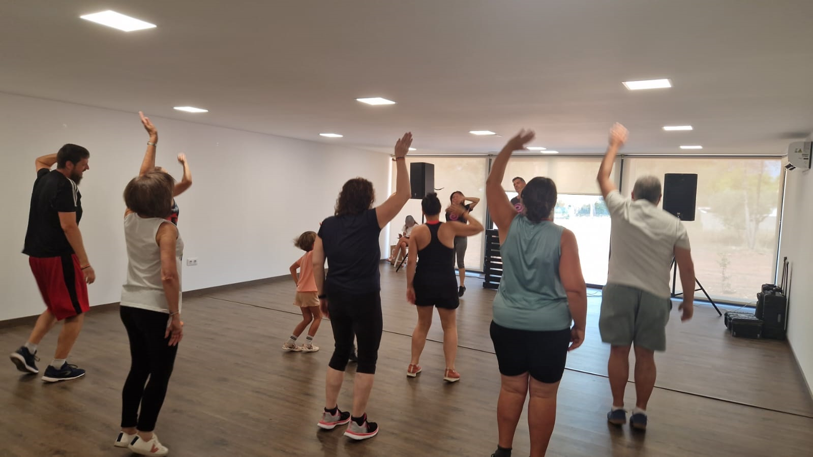 Taller de zumba Ritmos de orgullo - Celebrando la diversidad en familia Olocau 2