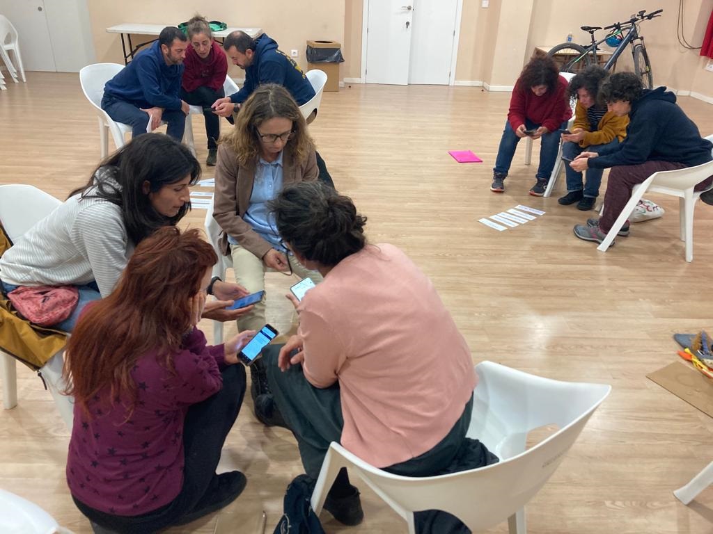 Foto primera sesi&oacute;n Escuela de Familias 2022-2023 Olocau