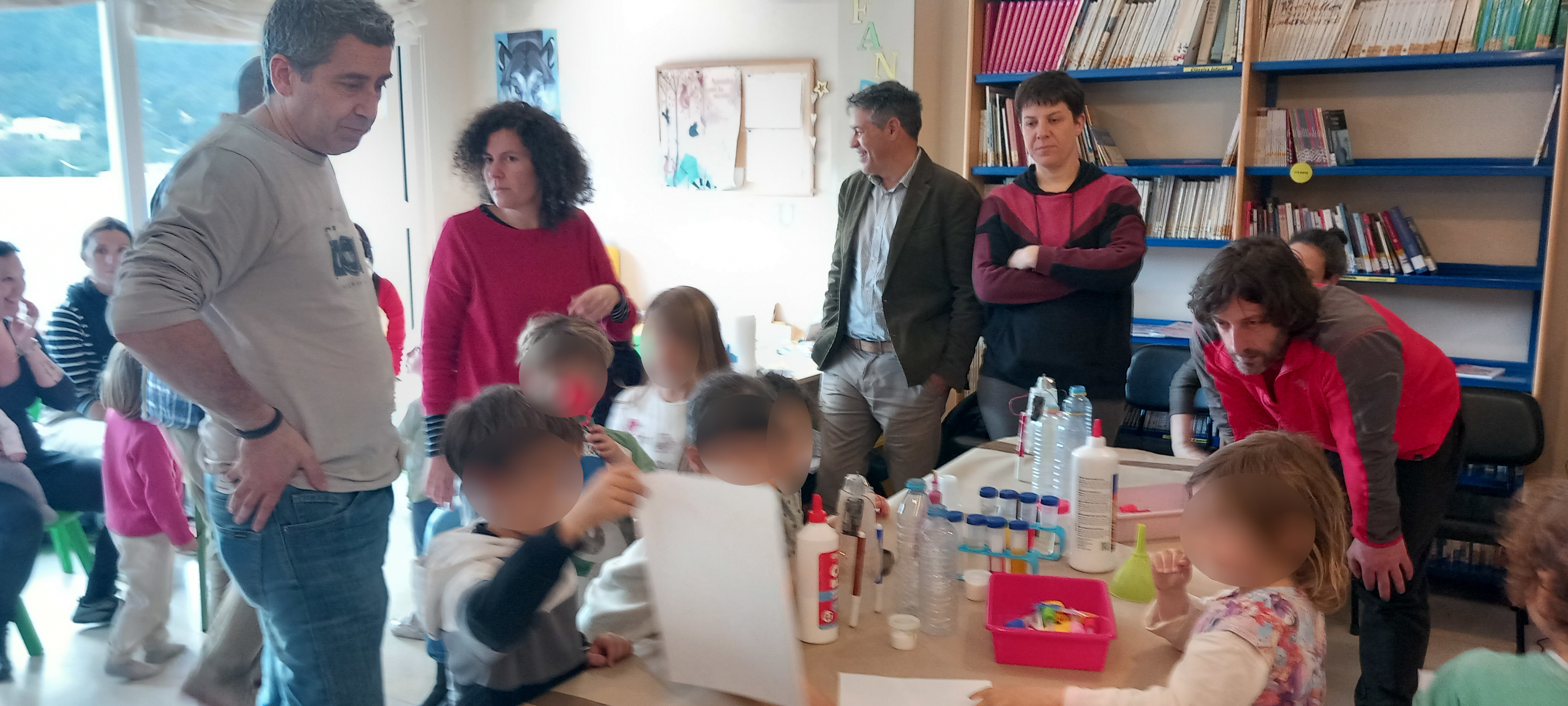 Taller El laboratori de ciències de Marie Curie Biblioteca Olocau 2